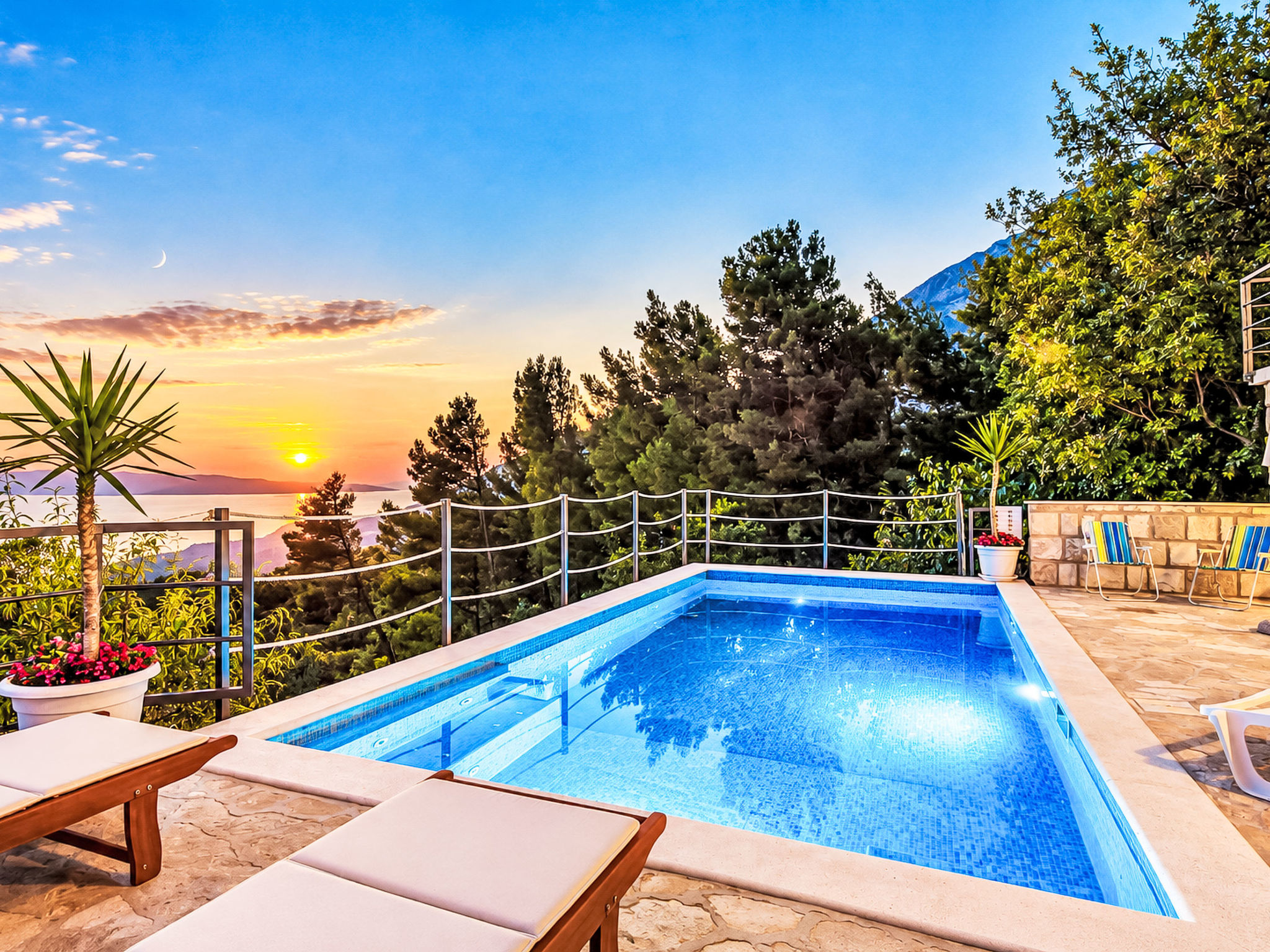 Renoviertes Ferienhaus in Tučepi mit Privatem Pool - Buiten