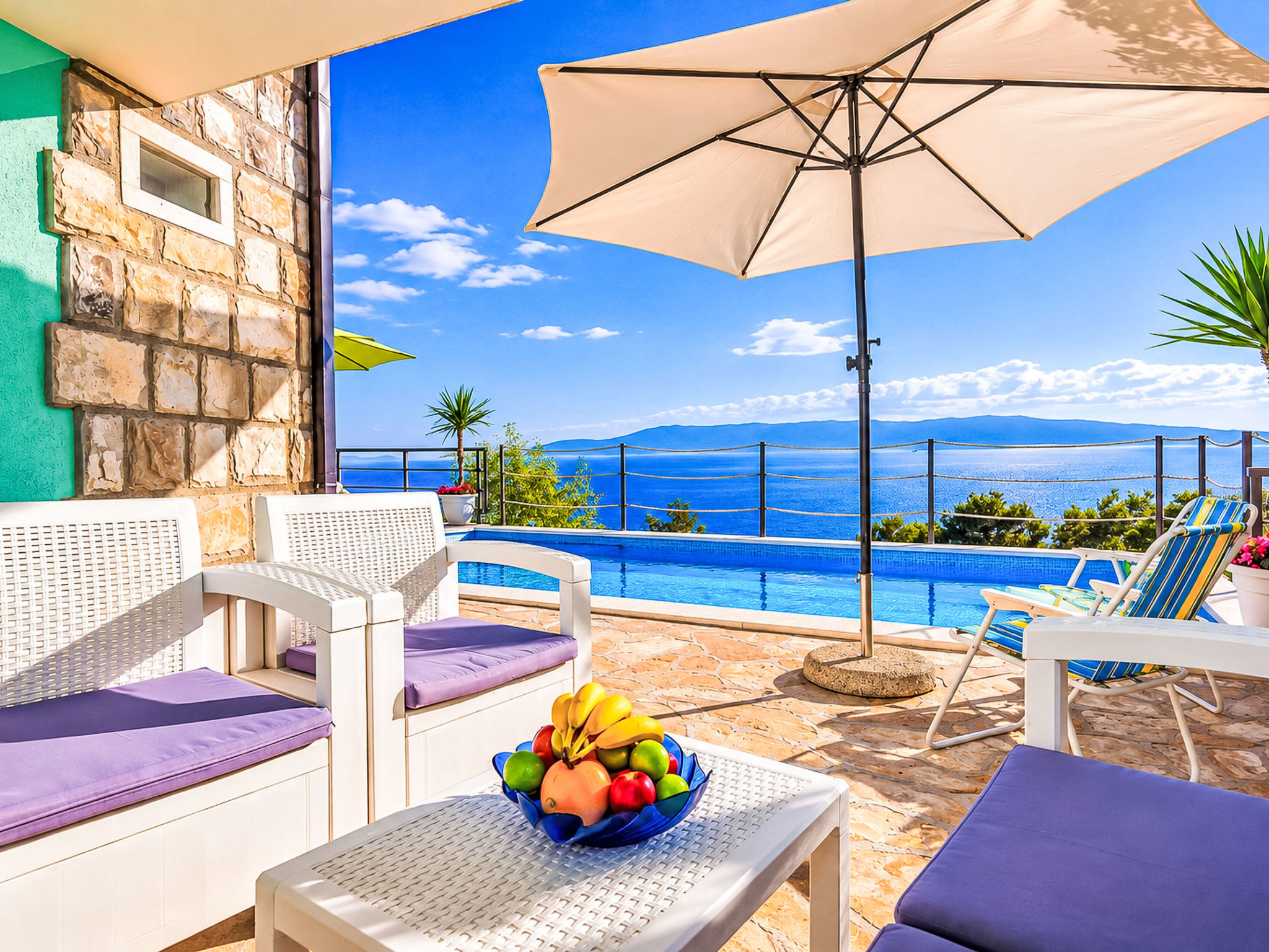 Renoviertes Ferienhaus in Tučepi mit Privatem Pool - Buiten