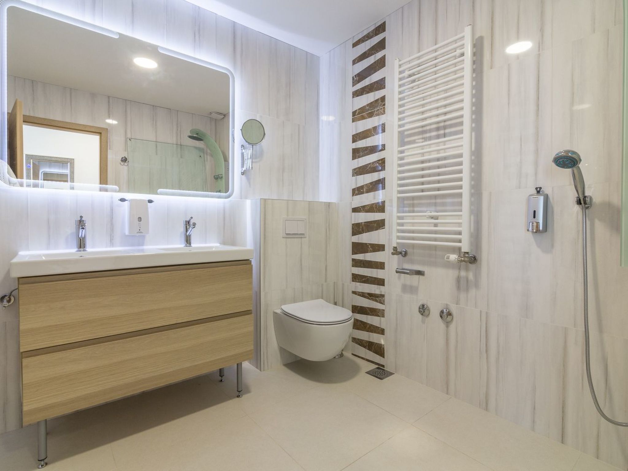 In Šimići mit Privatem Pool-Drinnen