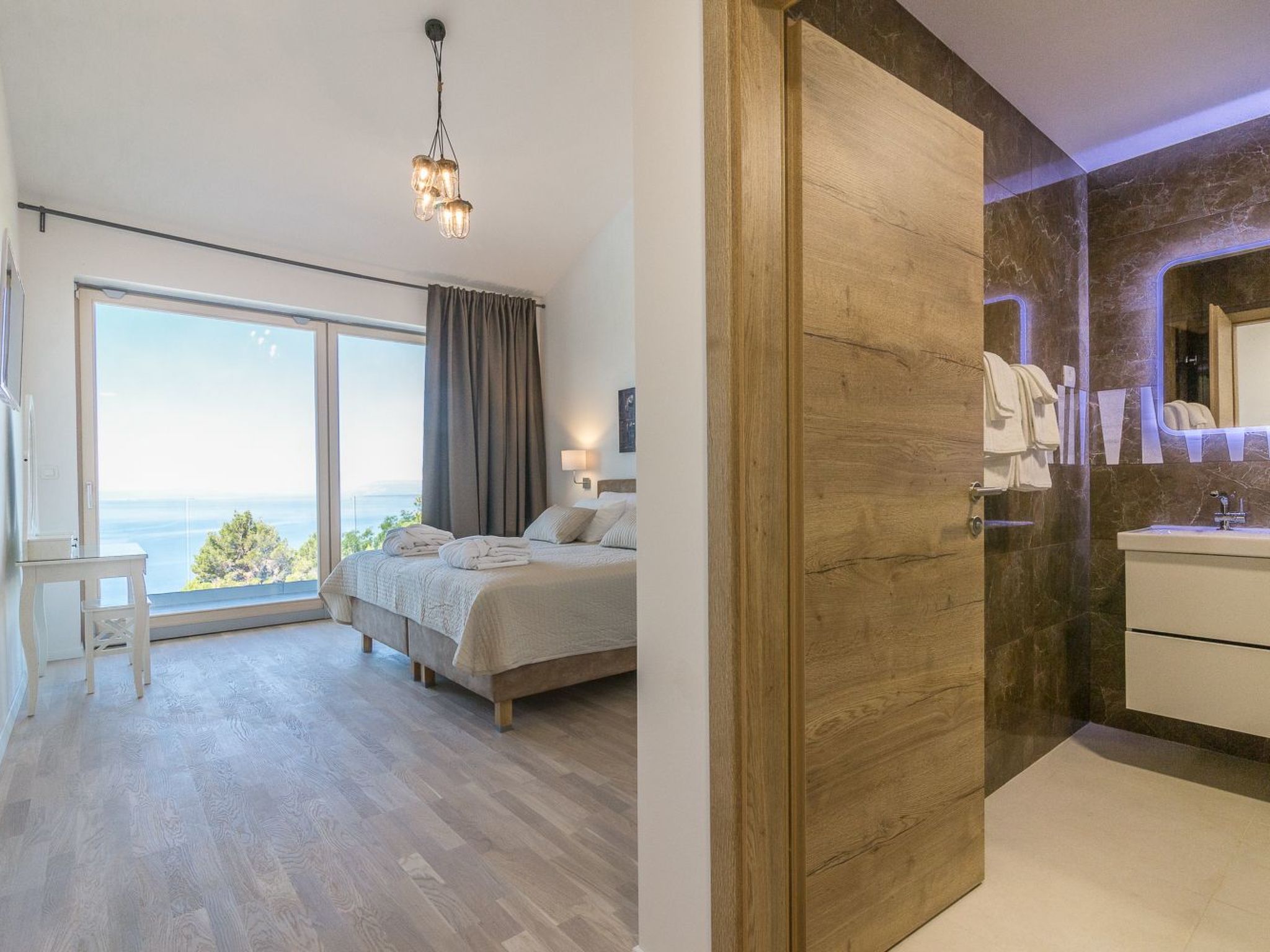 In Šimići mit Privatem Pool-Drinnen