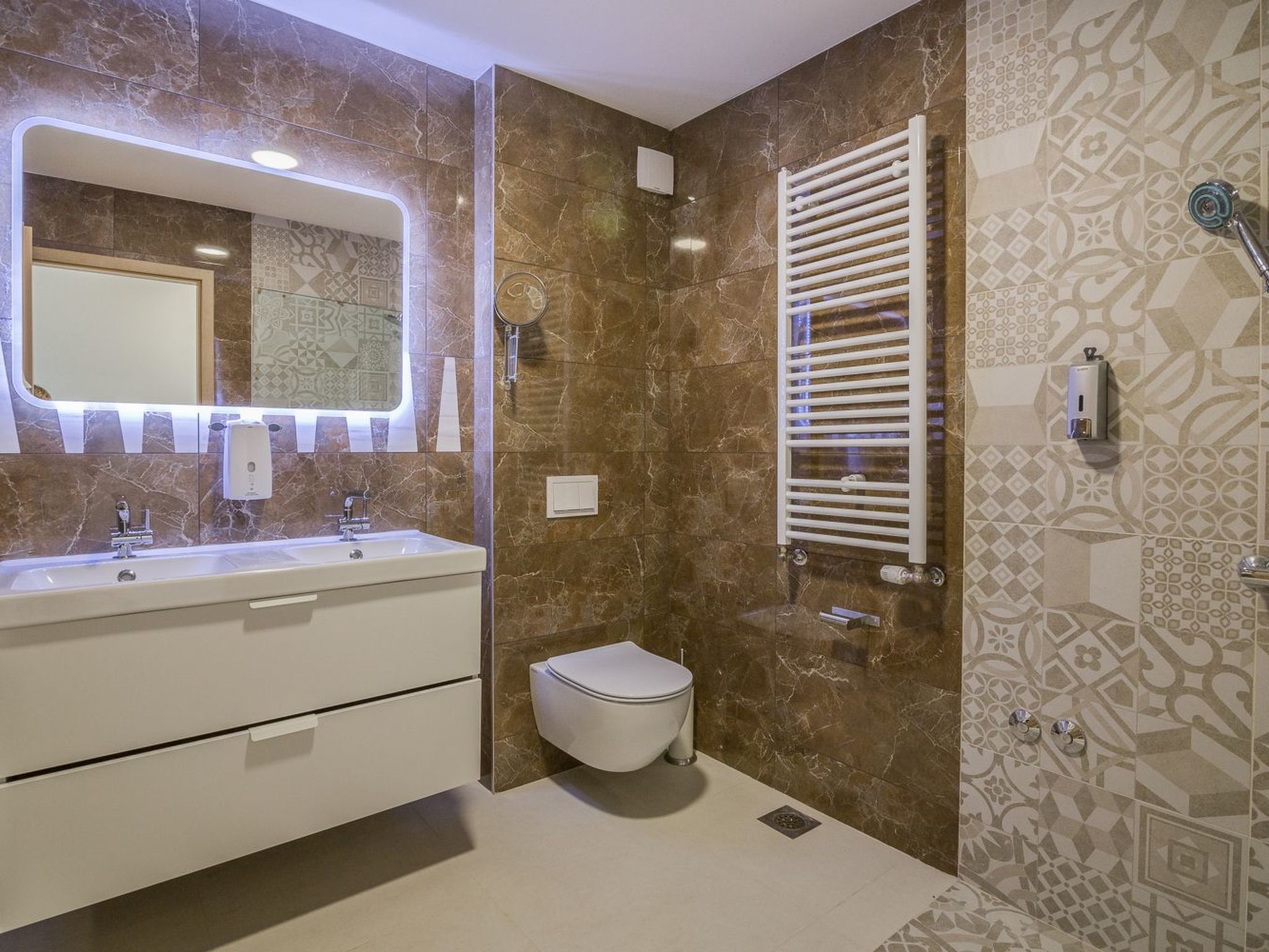 In Šimići mit Privatem Pool-Drinnen