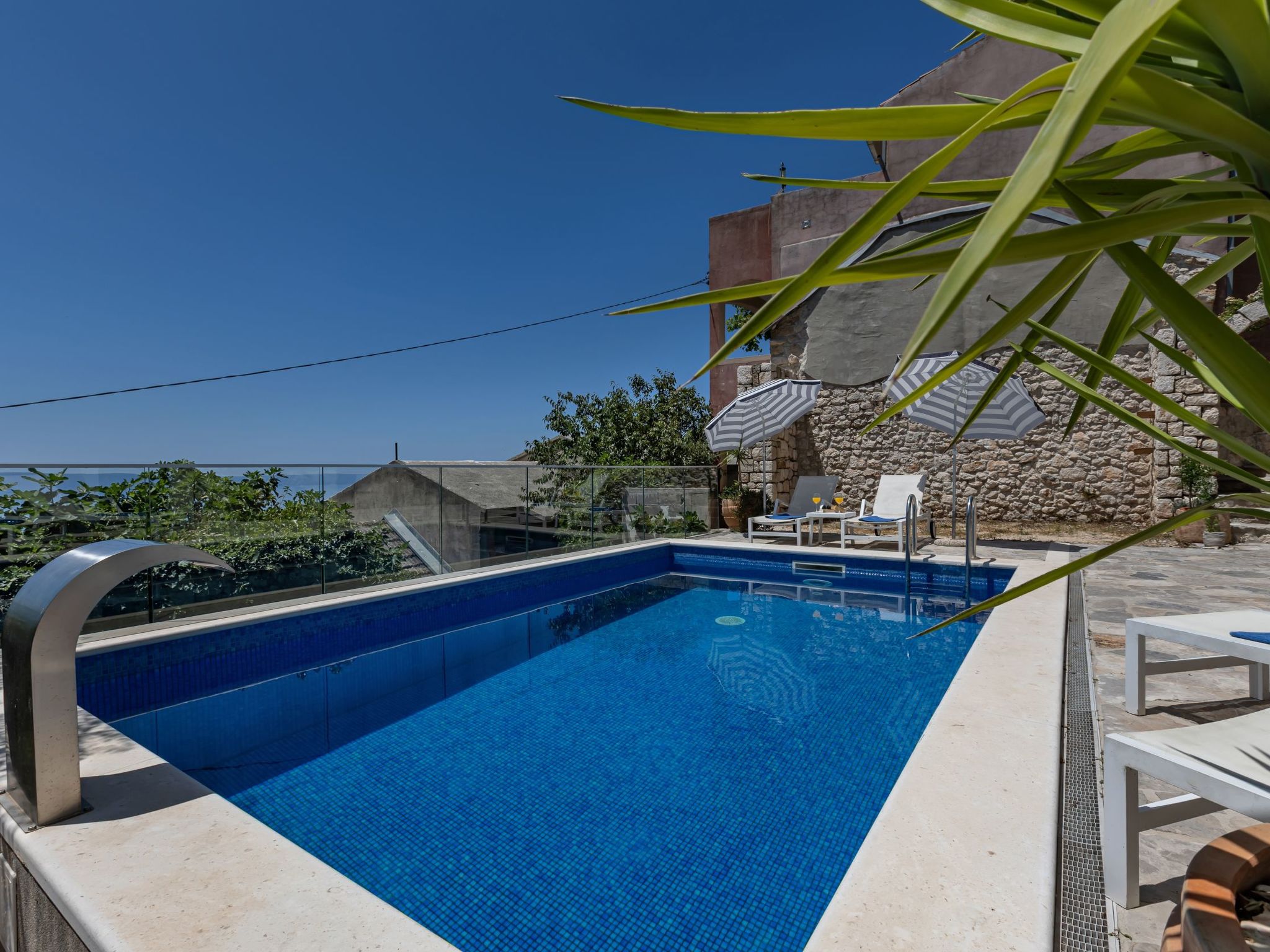 Schönes Steinhaus Villa Toni mit Pool — Pool Outdoor (4 of 44)