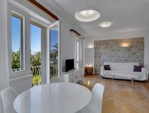 Appartement direct aan zee in Tučepi met privé balkon - thumbnail 1