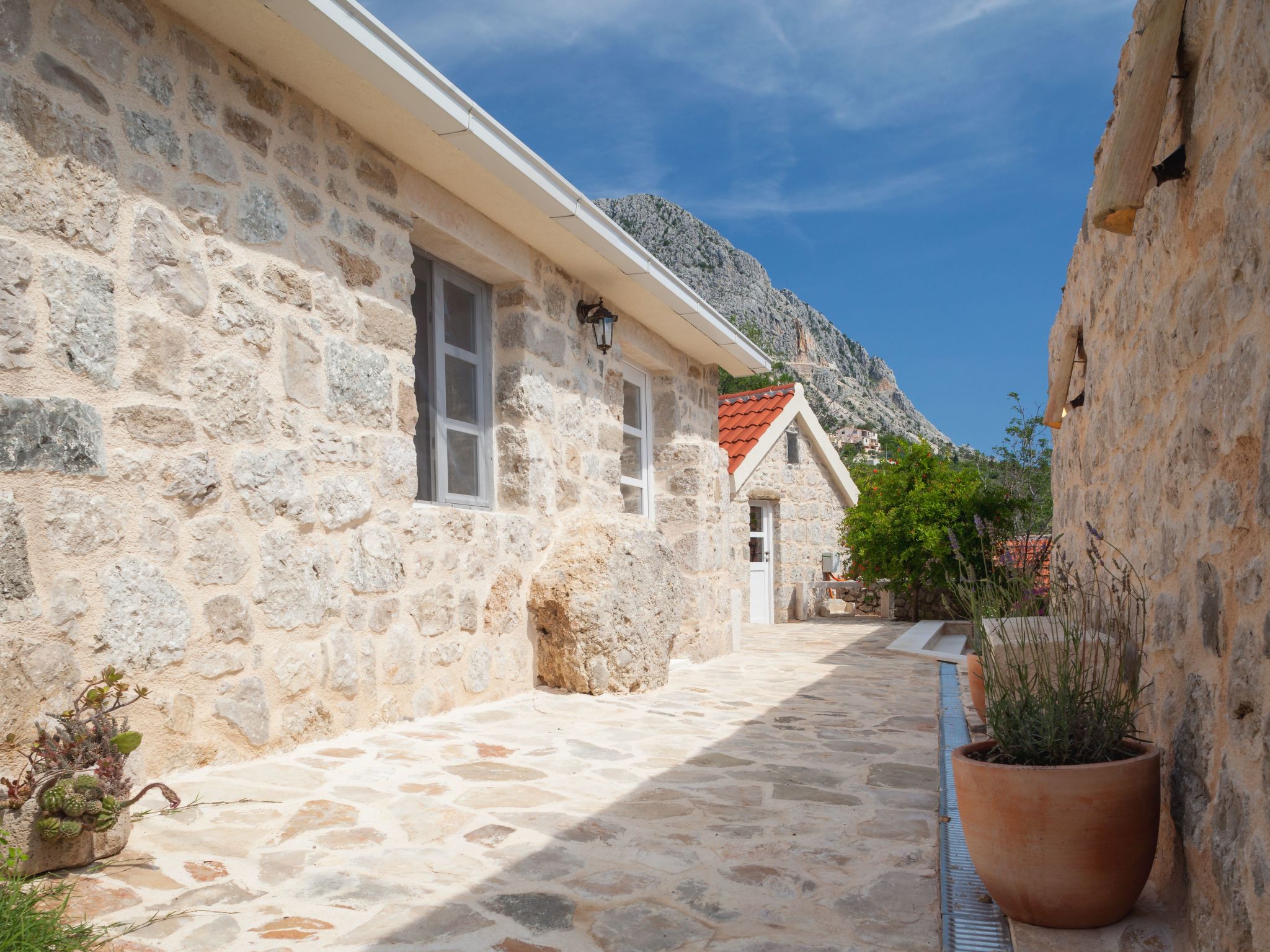 Wunderschöne Steinvilla mit tollem Ausblick-Binnen