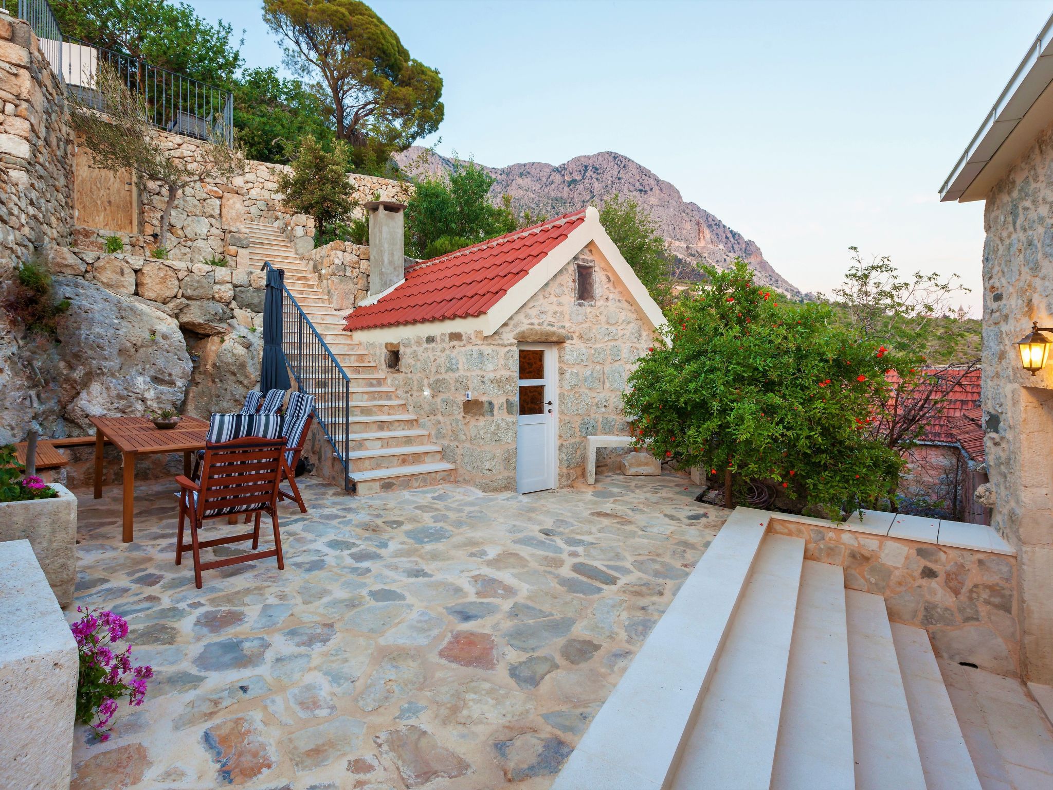 Wunderschöne Steinvilla mit tollem Ausblick-Binnen