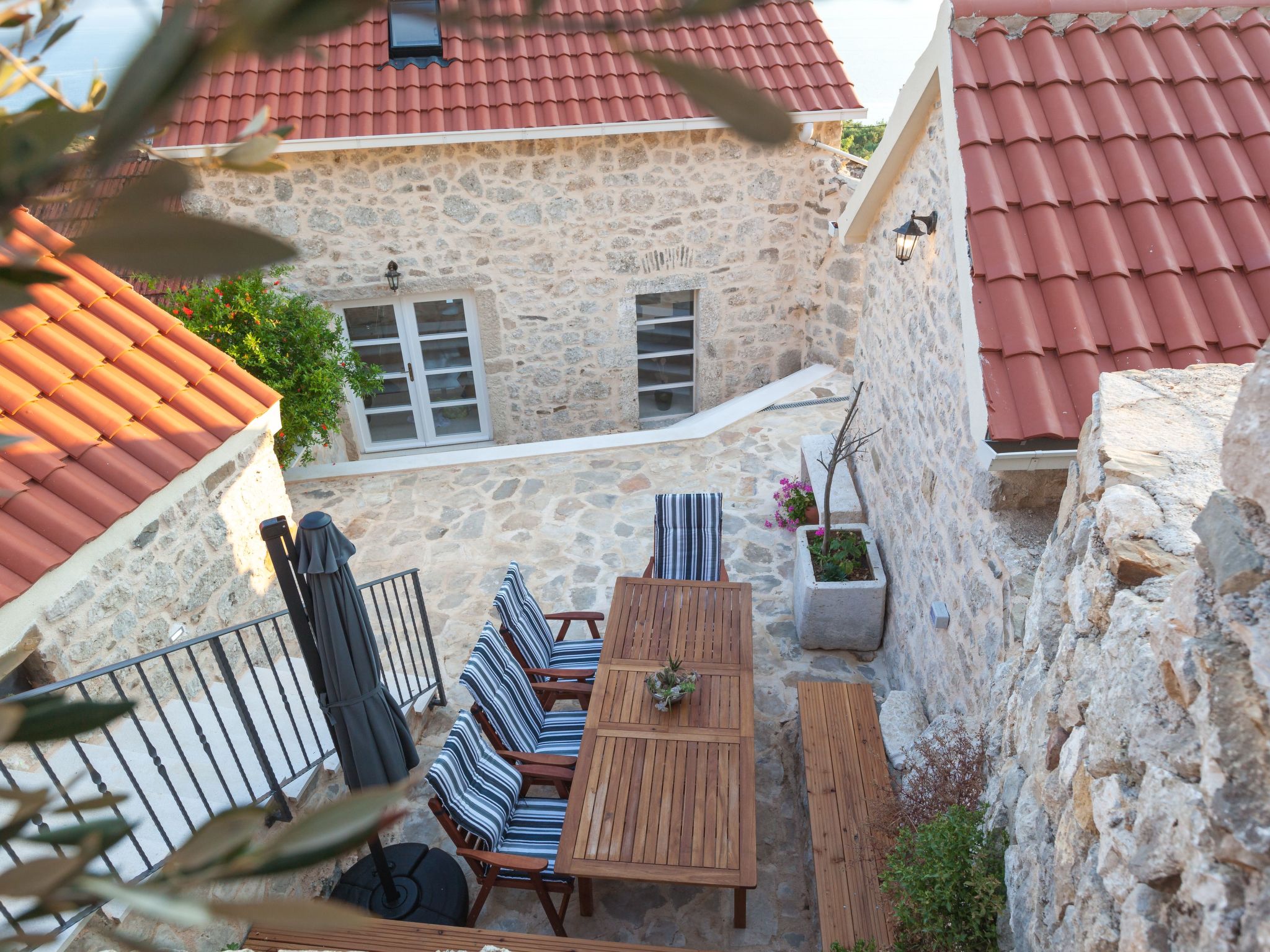 Wunderschöne Steinvilla mit tollem Ausblick-Binnen