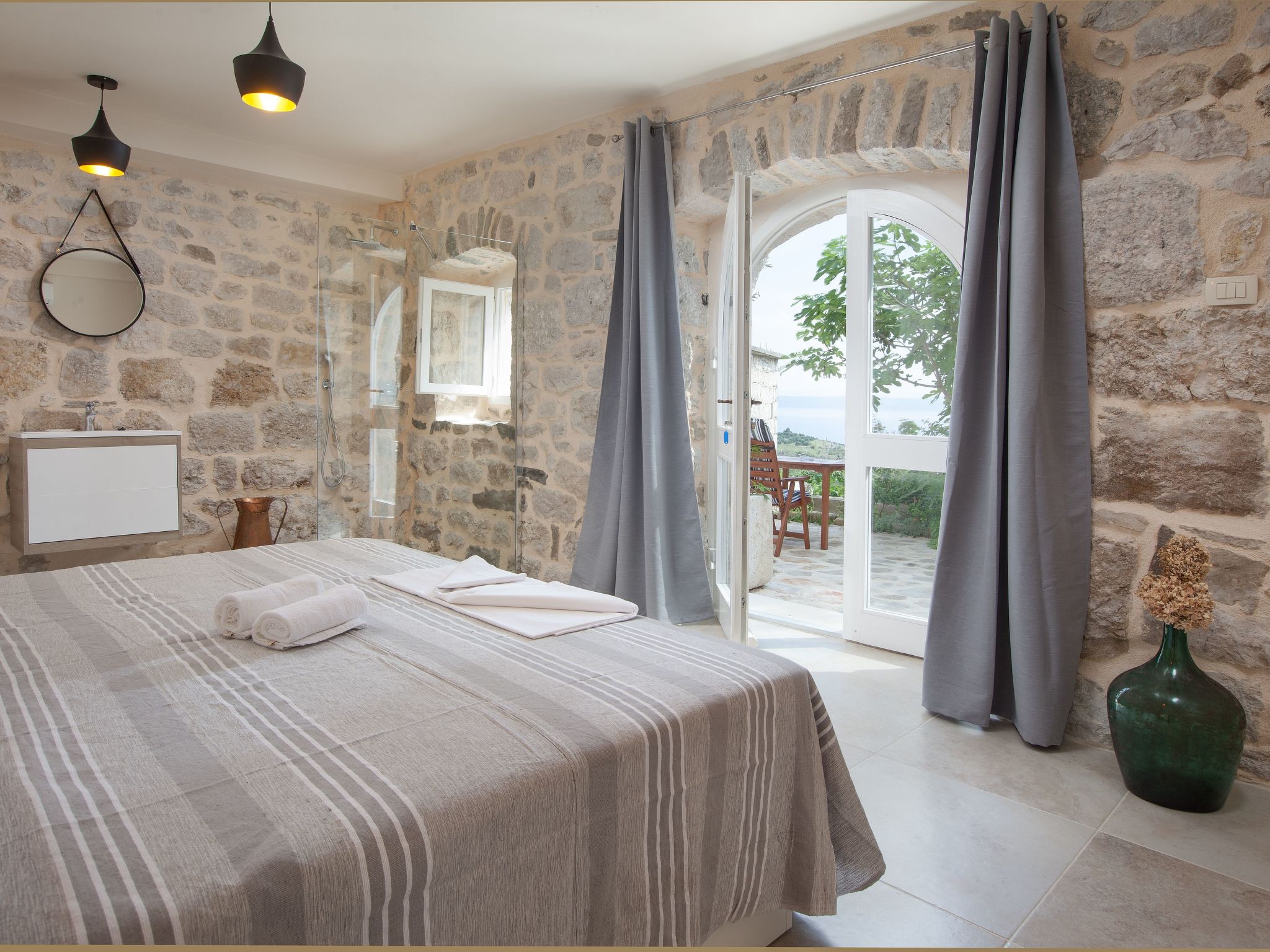 Wunderschöne Steinvilla mit tollem Ausblick-Binnen