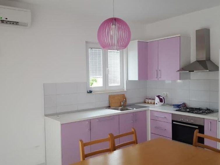 Vrijstaand appartement in centrum Podgora direct aan zee in Podgora