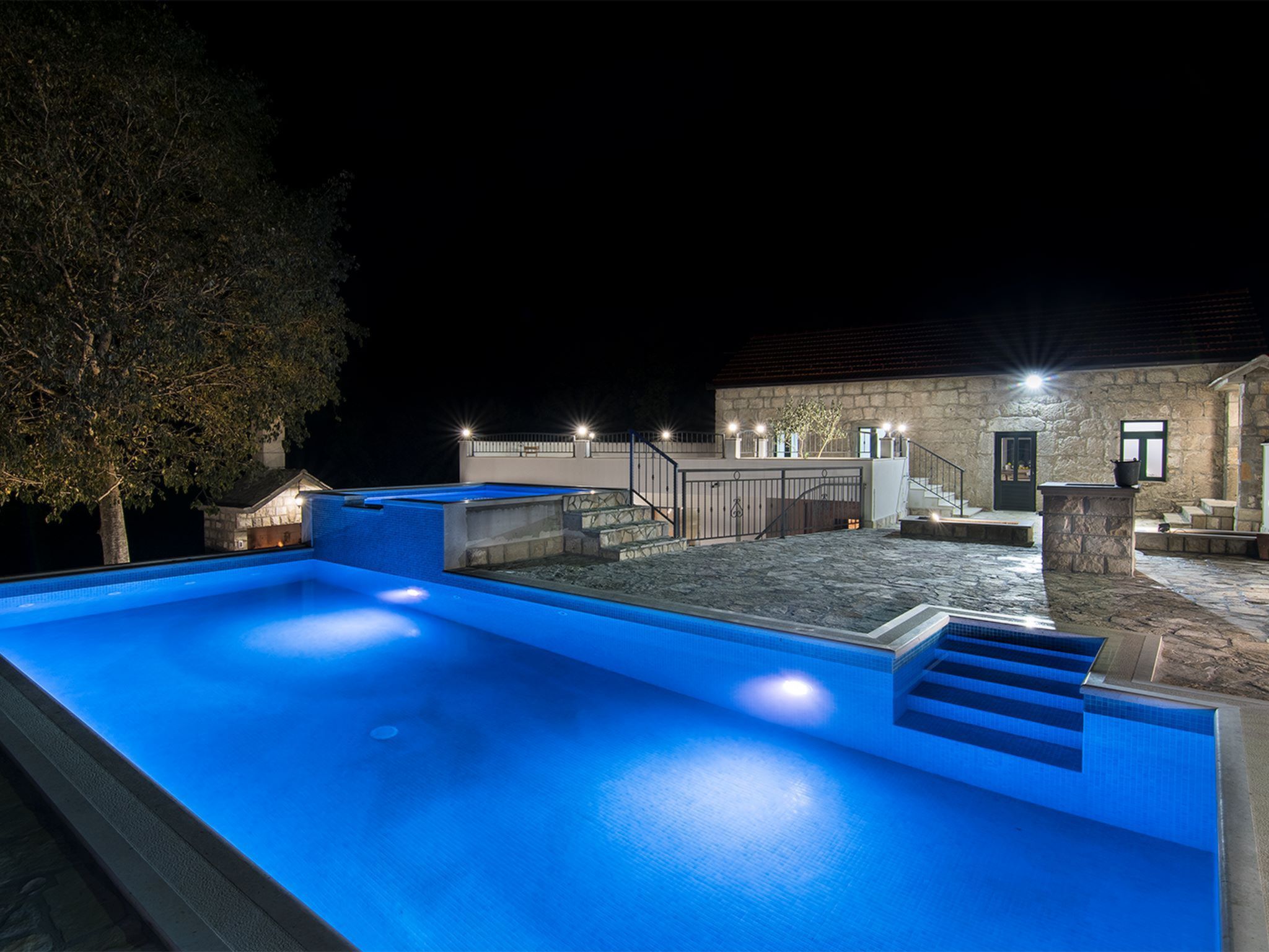 Stipanovi Dvori mit Bergblick-Dedans