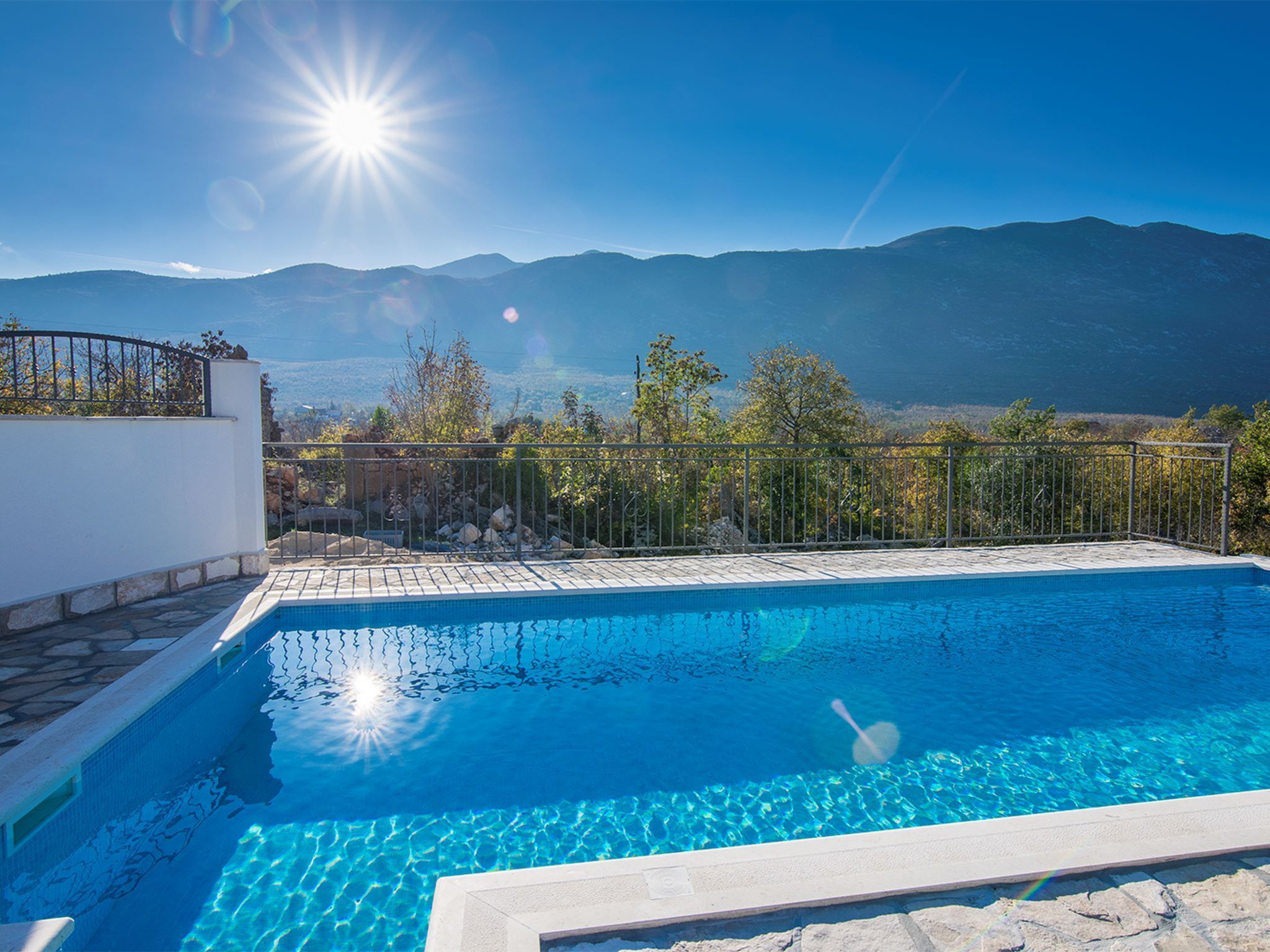 Stipanovi Dvori mit Bergblick-Dedans