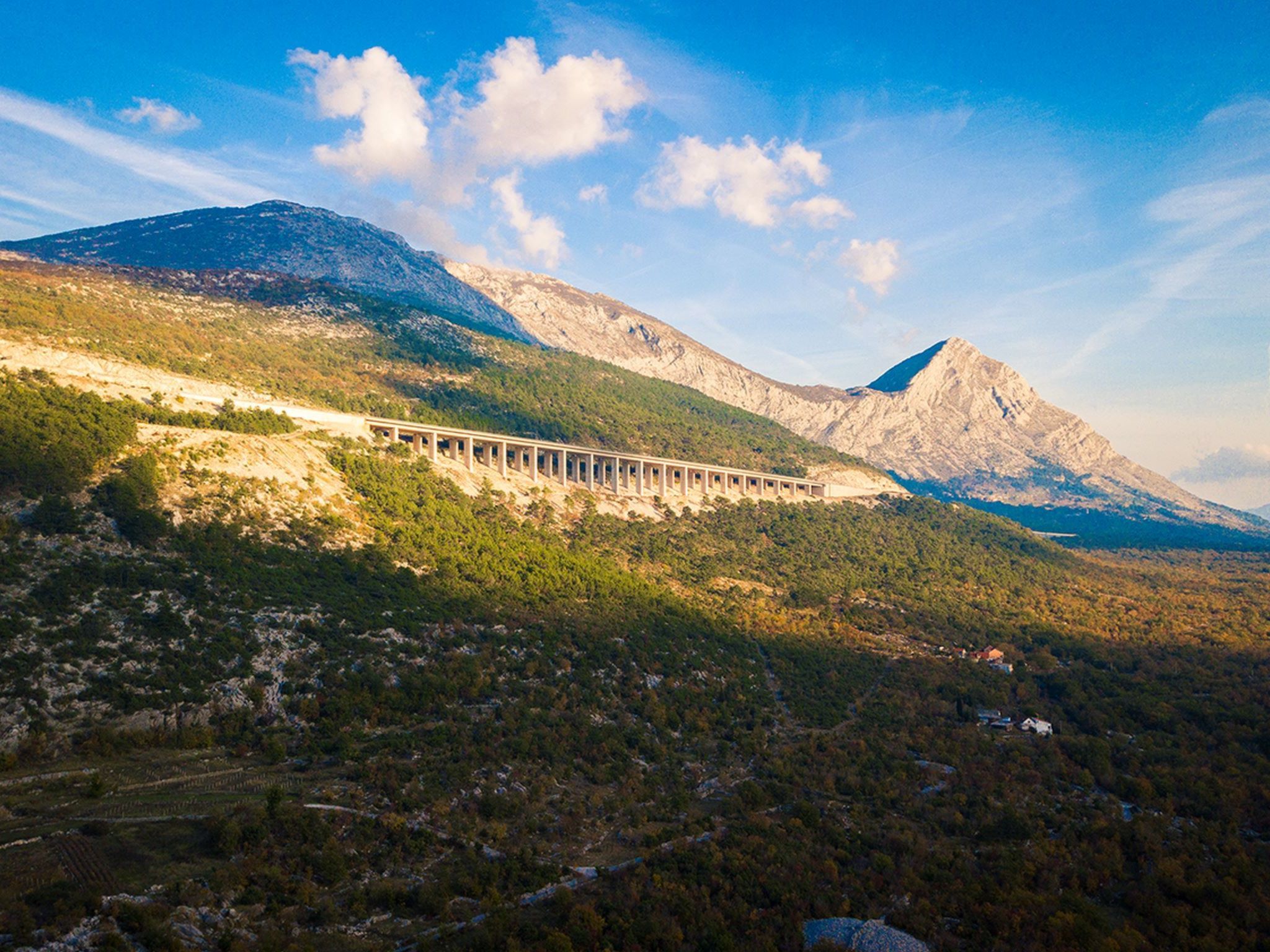Stipanovi Dvori mit Bergblick-Dedans
