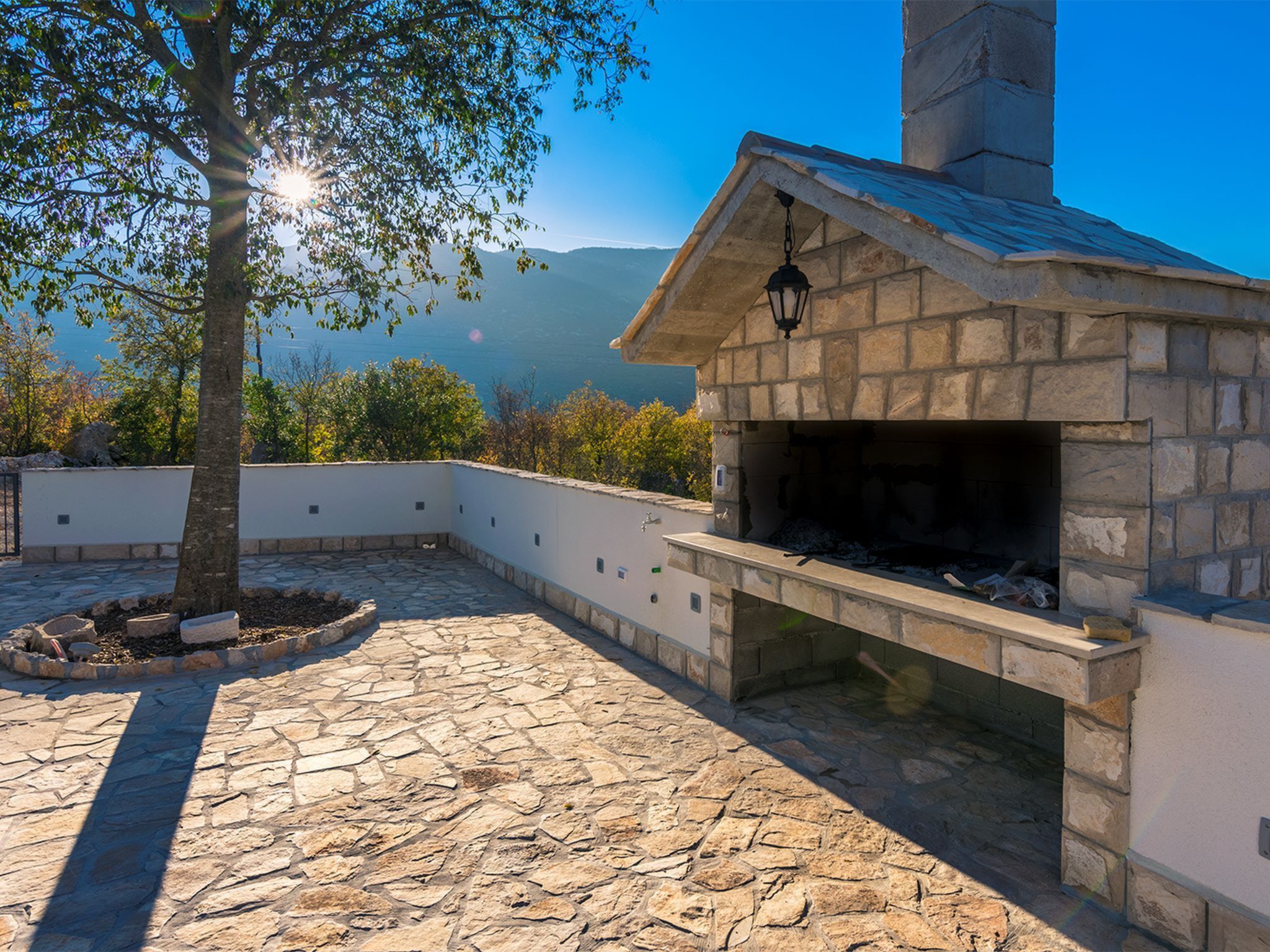 Stipanovi Dvori mit Bergblick-Dedans