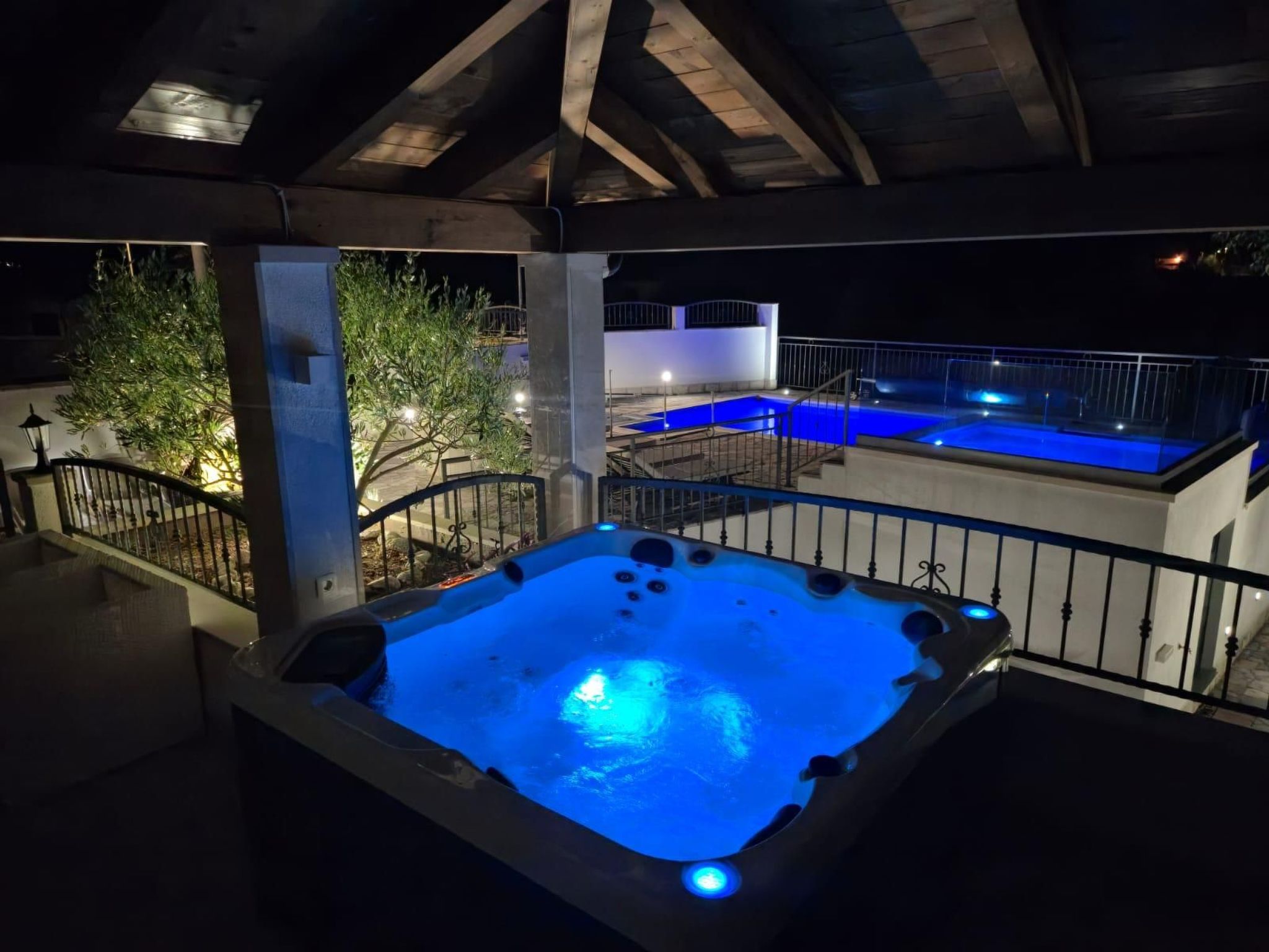 Stipanovi Dvori mit Bergblick-Dedans