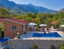 Villa Melita: Jouw privé-oase met verwarmd zwembad in Midden-Dalmatië - thumbnail 1