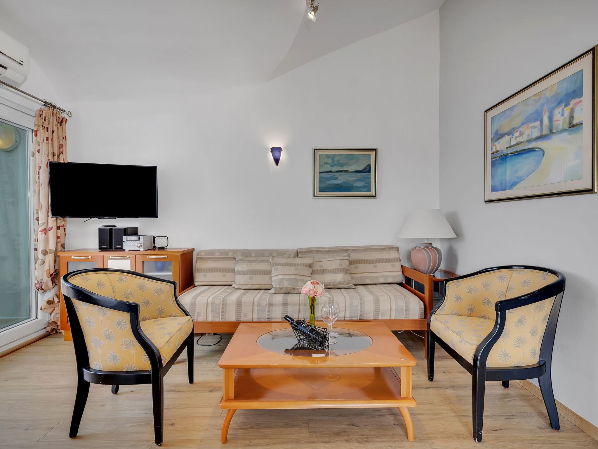 Villa Margitta mit Pool, Tennisplatz und Meerblick-Drinnen