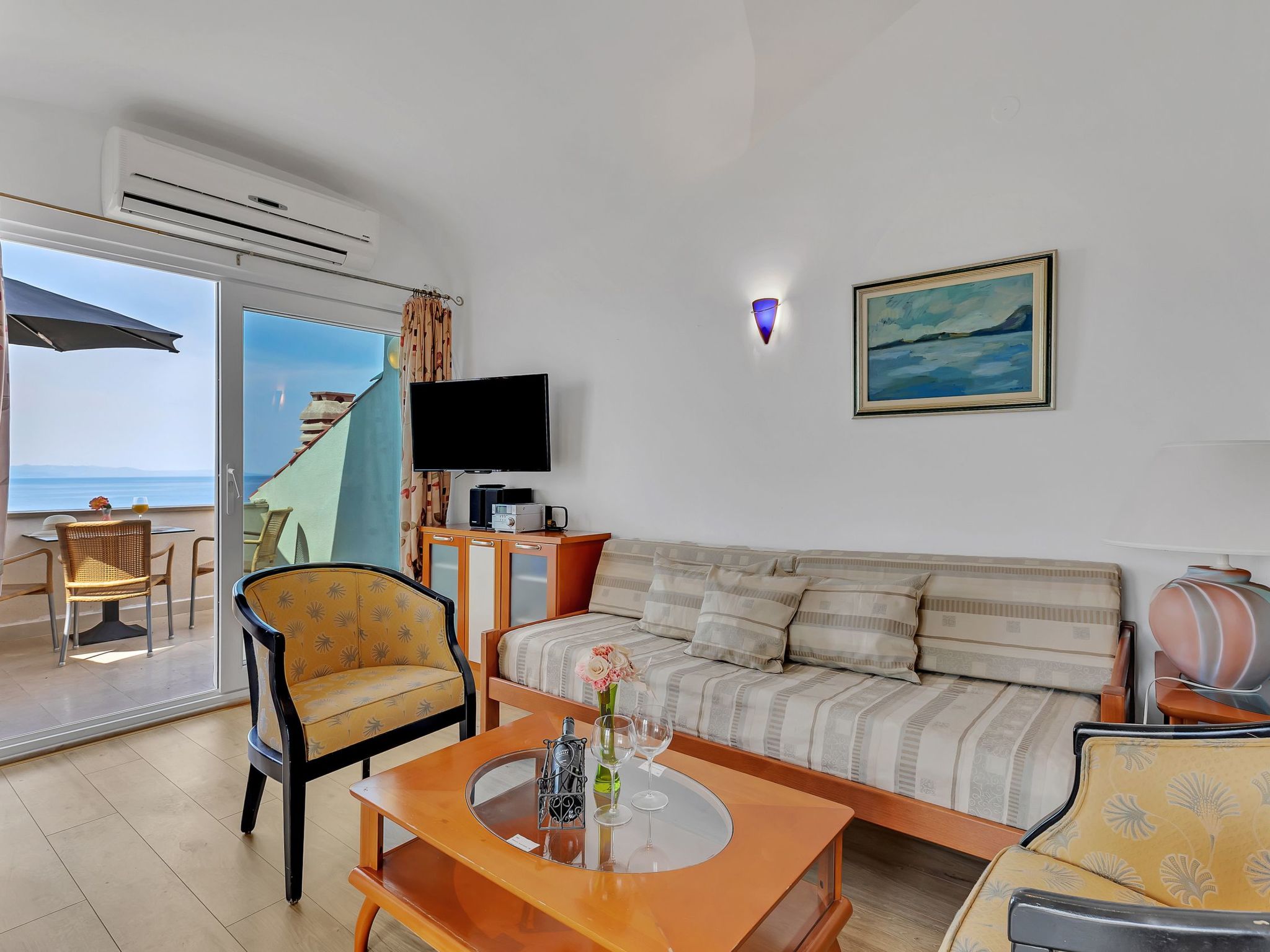 Villa Margitta mit Pool, Tennisplatz und Meerblick-Drinnen