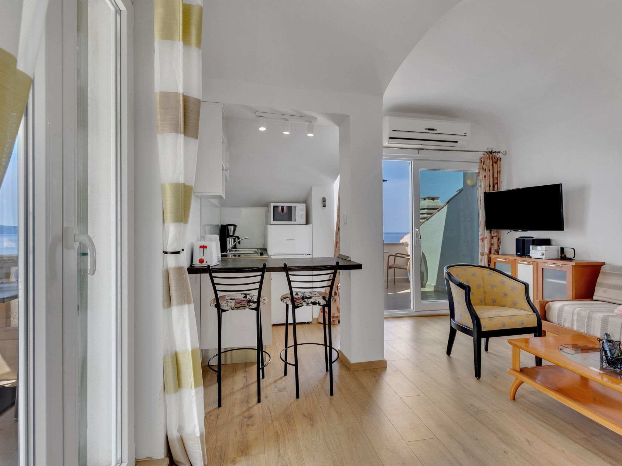 Villa Margitta mit Pool, Tennisplatz und Meerblick-Drinnen