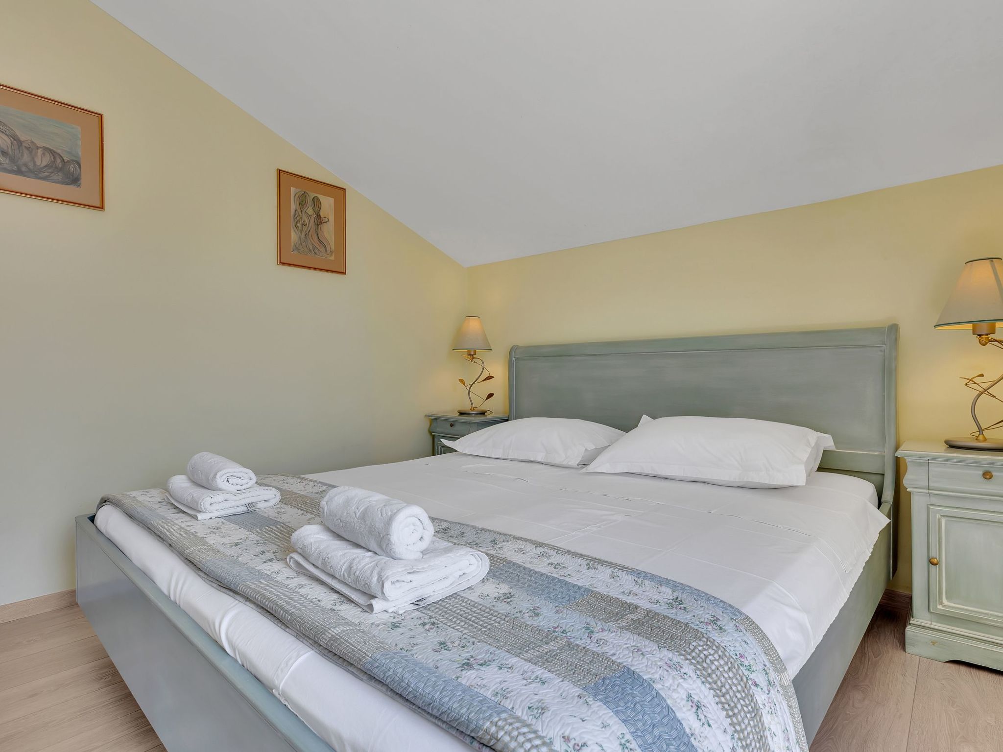 Villa Margitta mit Pool, Tennisplatz und Meerblick-Drinnen