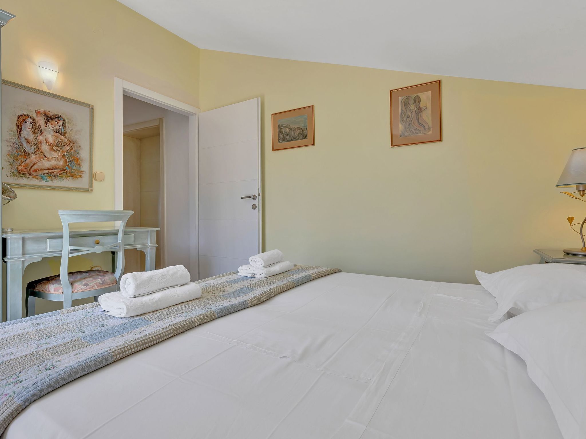 Villa Margitta mit Pool, Tennisplatz und Meerblick-Drinnen