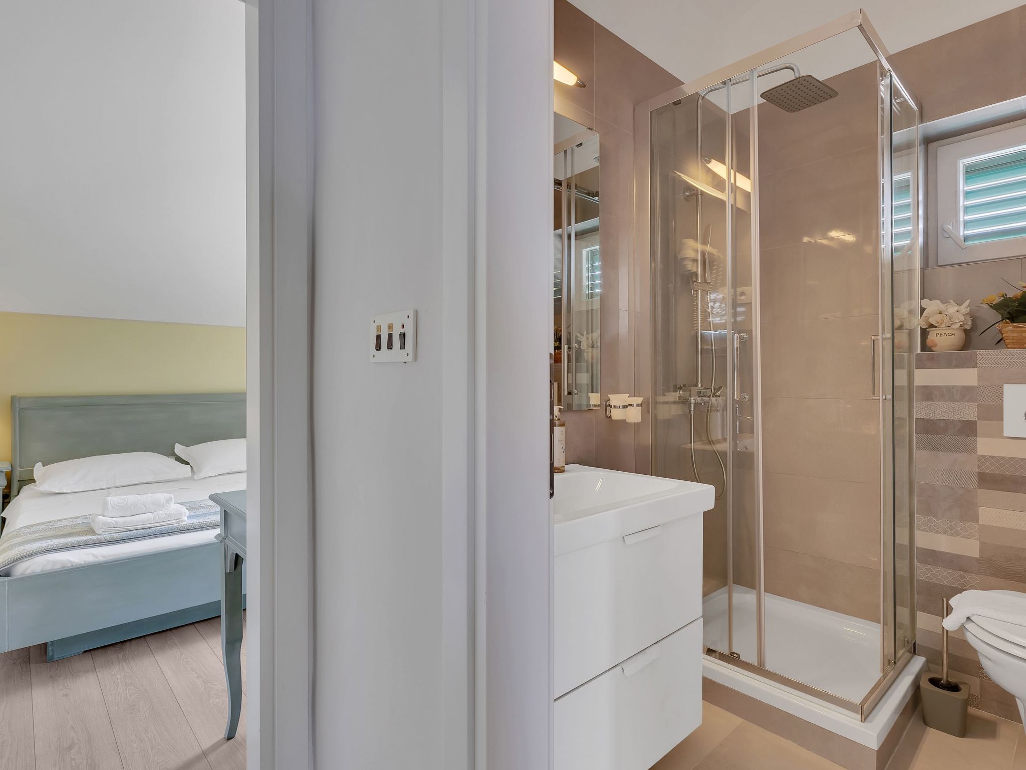 Villa Margitta mit Pool, Tennisplatz und Meerblick-Drinnen