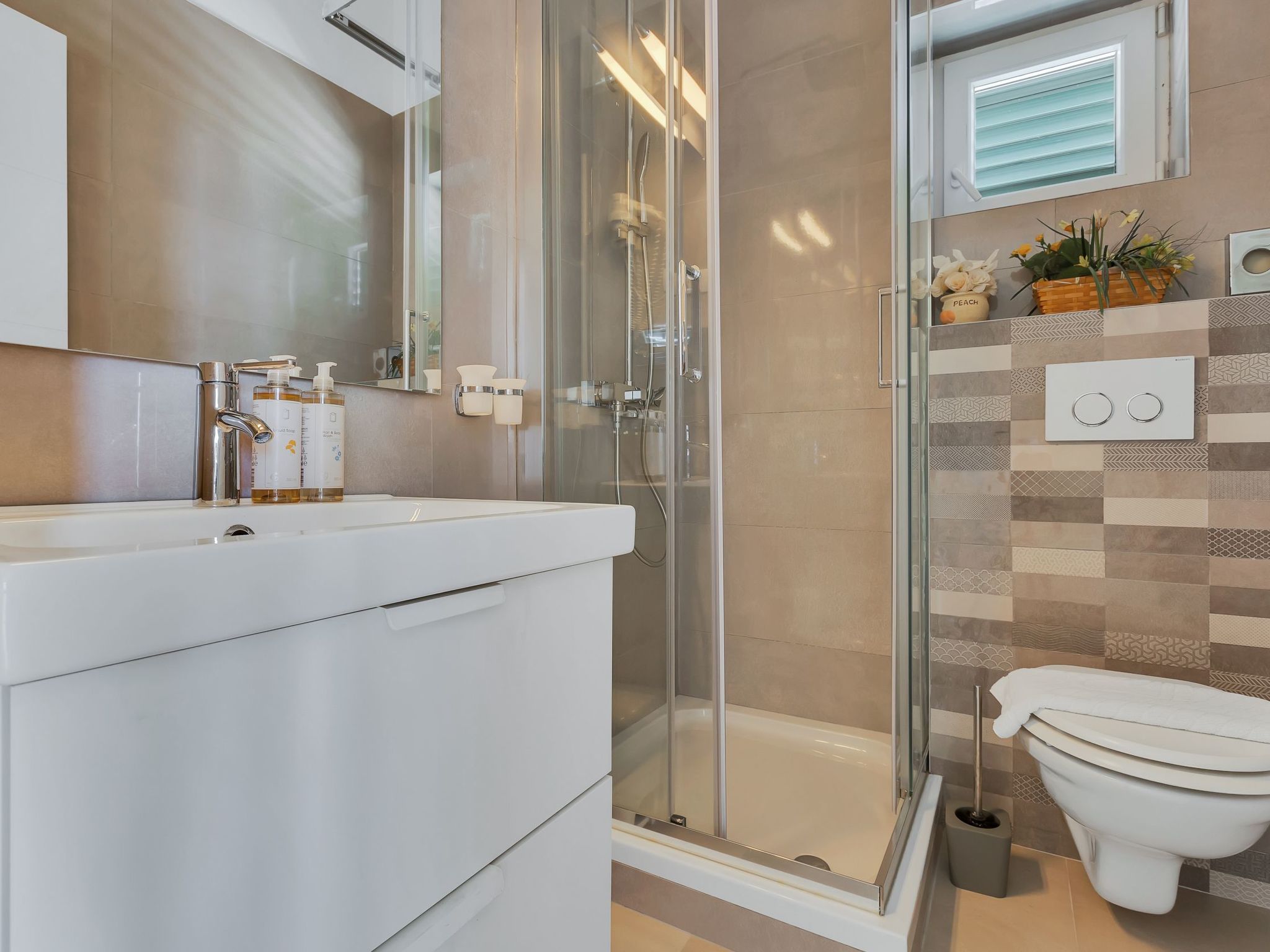 Villa Margitta mit Pool, Tennisplatz und Meerblick-Drinnen