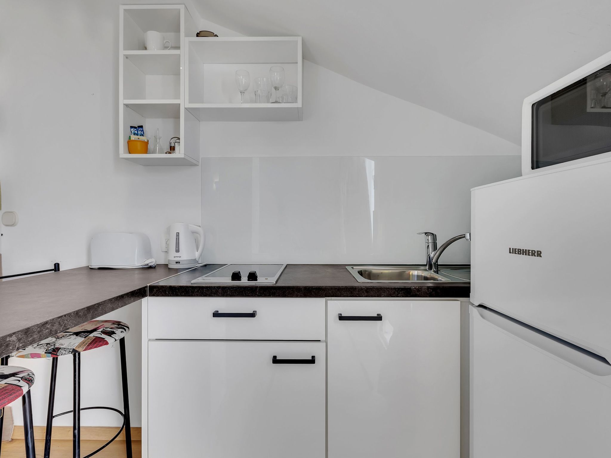 Villa Margitta mit Pool, Tennisplatz und Meerblick-Drinnen