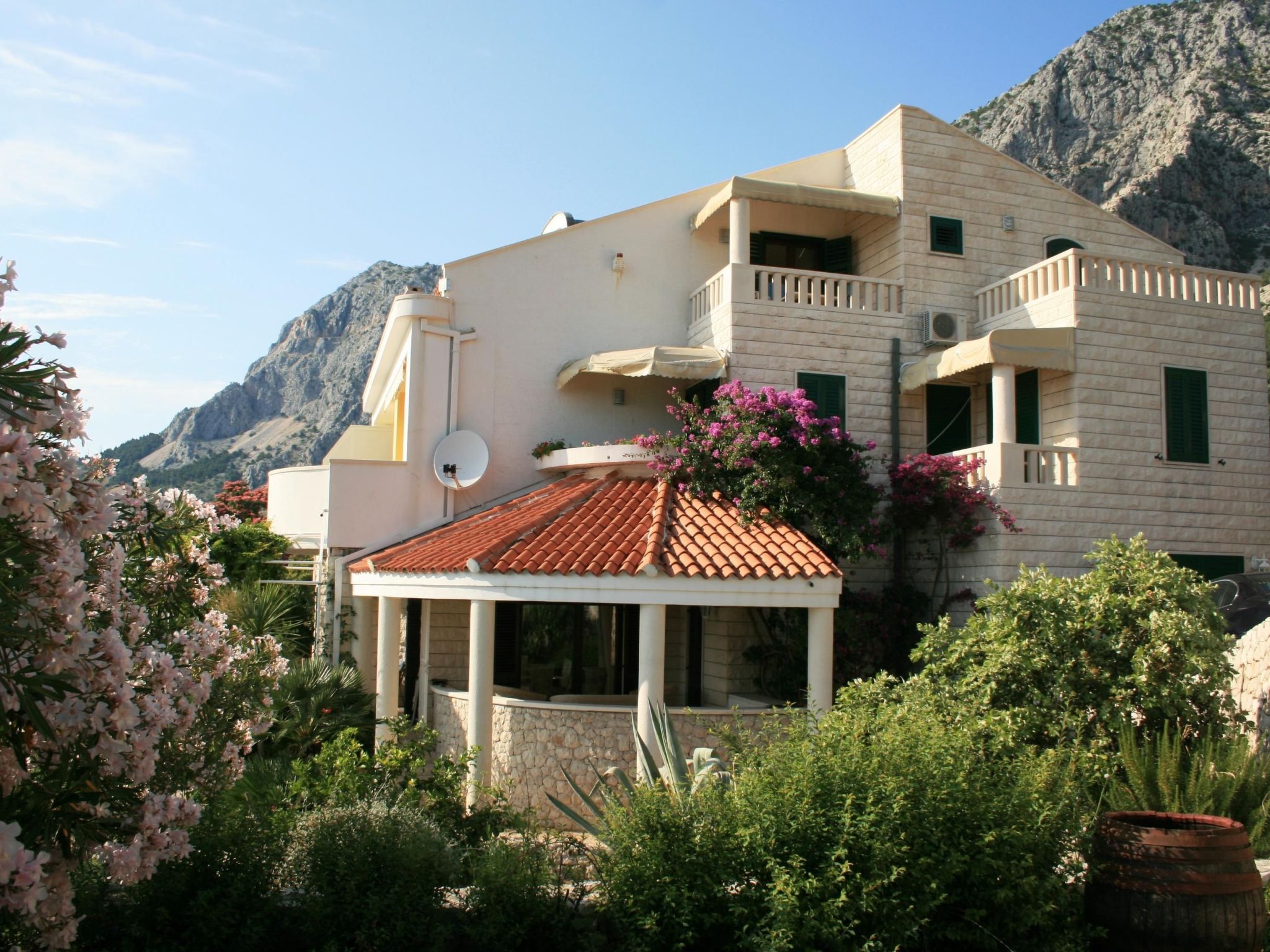 Villa Margitta mit Pool, Tennisplatz und Meerblick-Drinnen