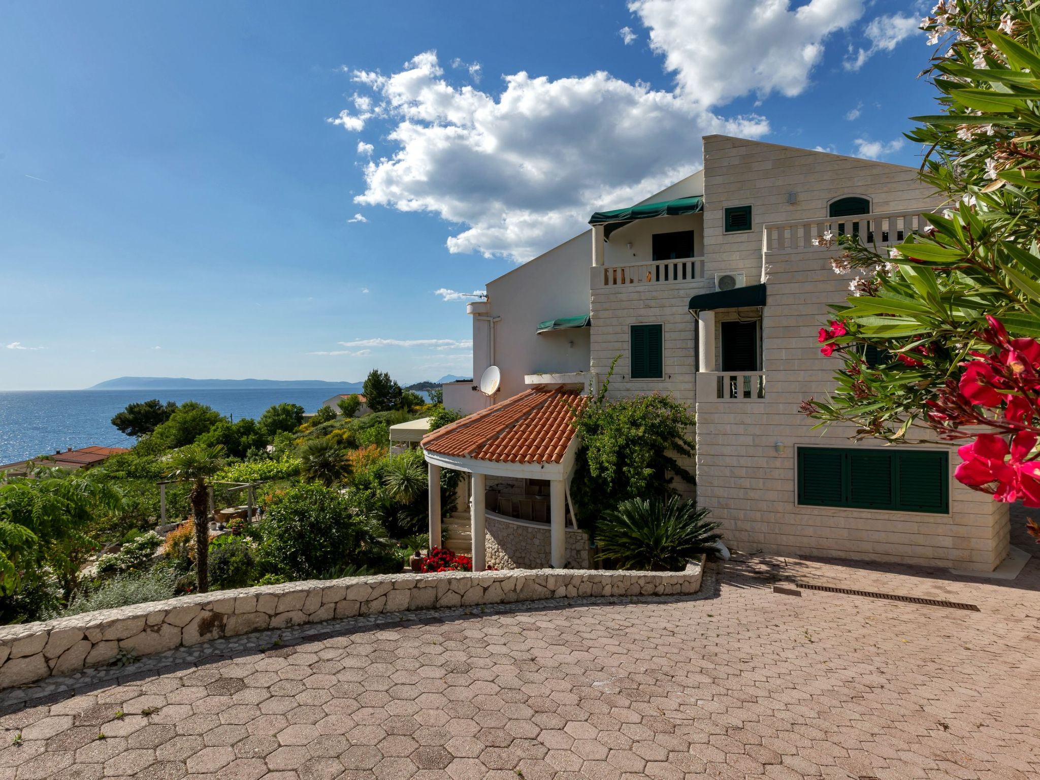 Villa Margitta mit Pool, Tennisplatz und Meerblick-Drinnen