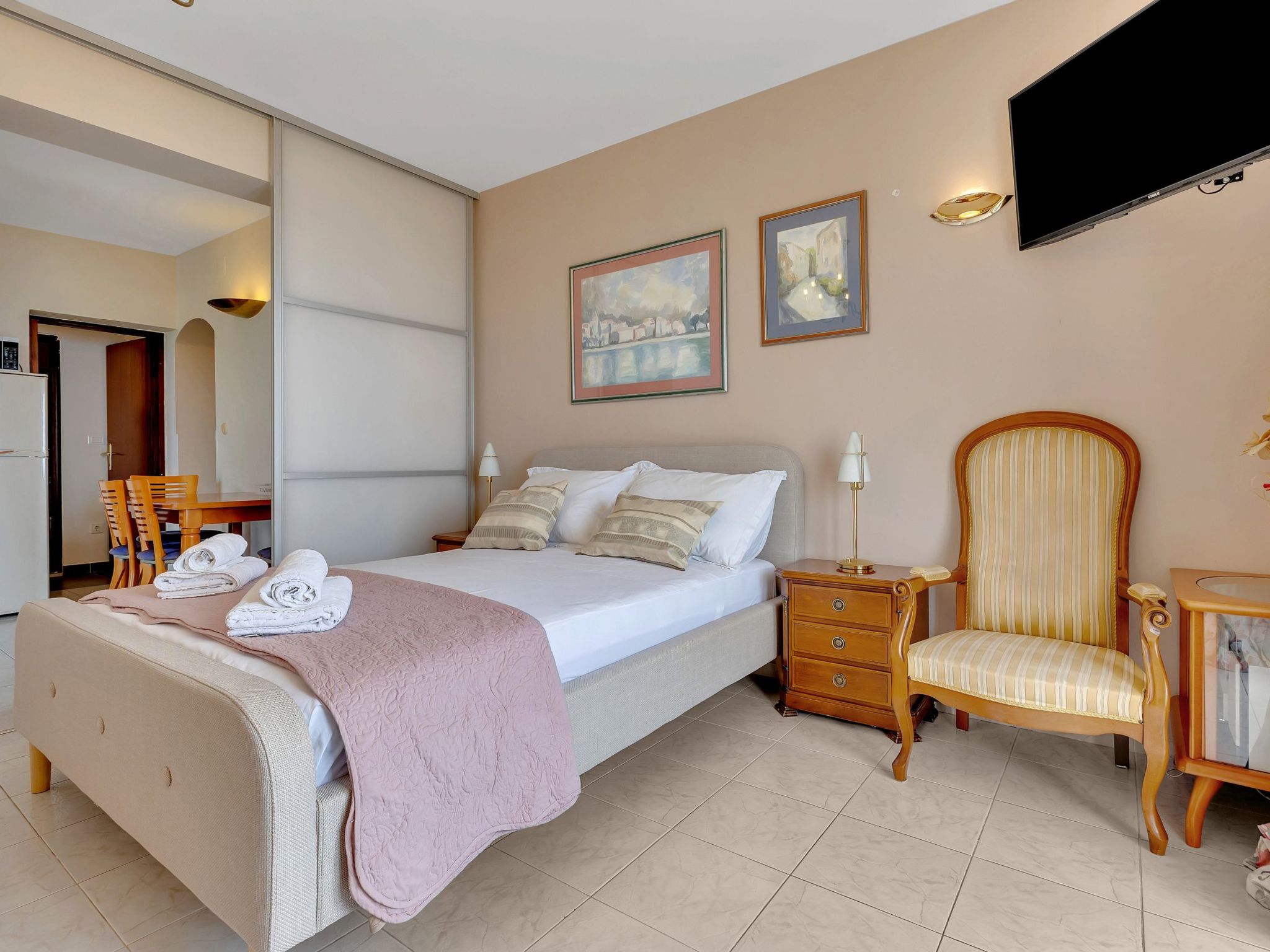 Wohnung in Drašnice mit Schönem Garten-Dedans