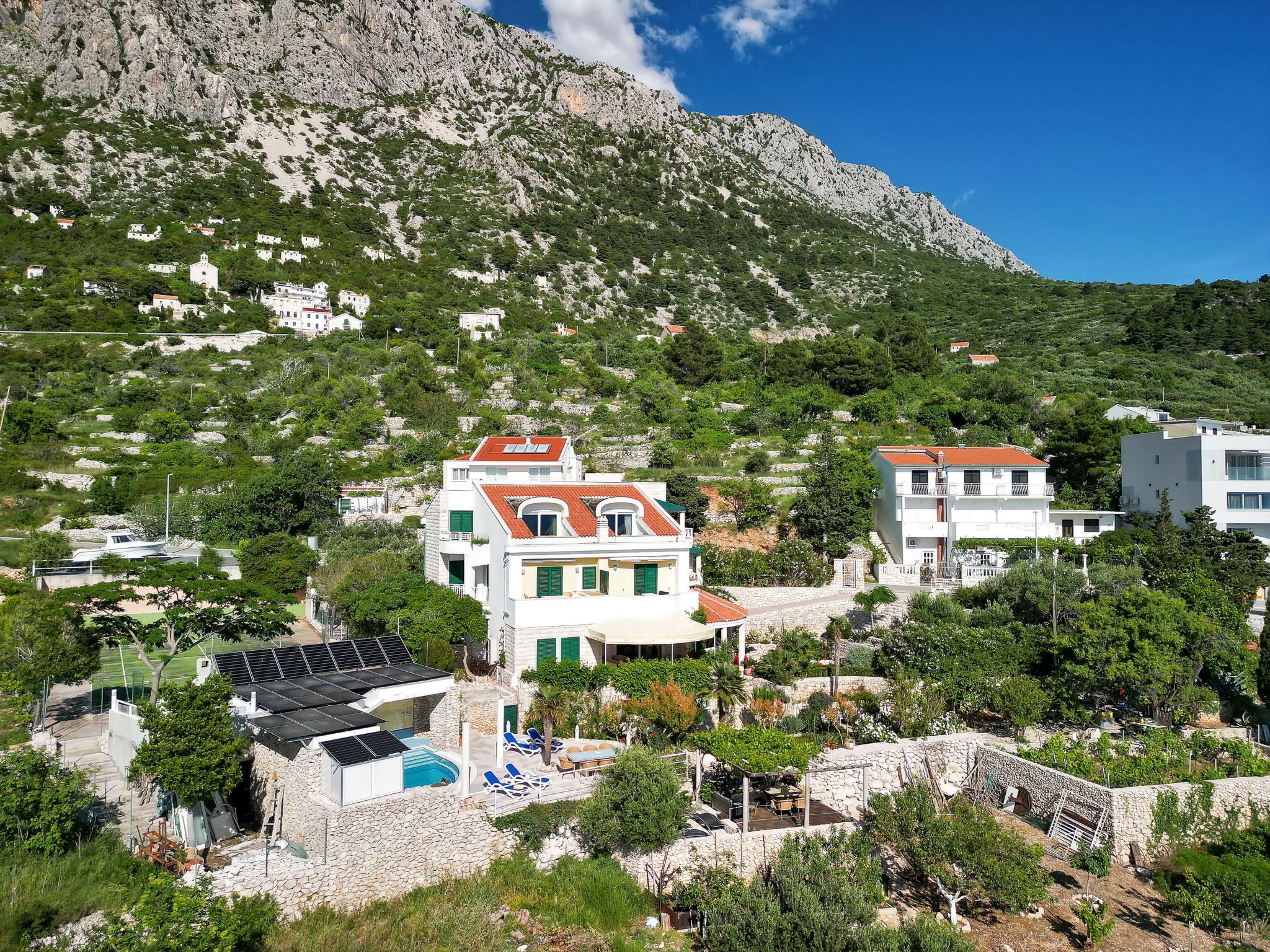 Wohnung in Drašnice mit Schönem Garten-Dedans