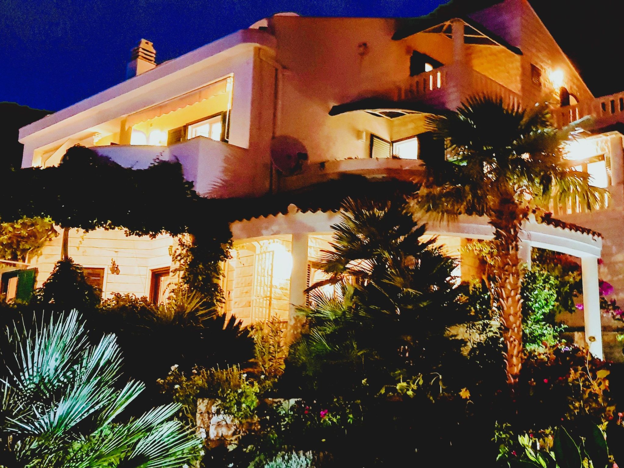 Wohnung in Drašnice mit Schönem Garten-Dedans