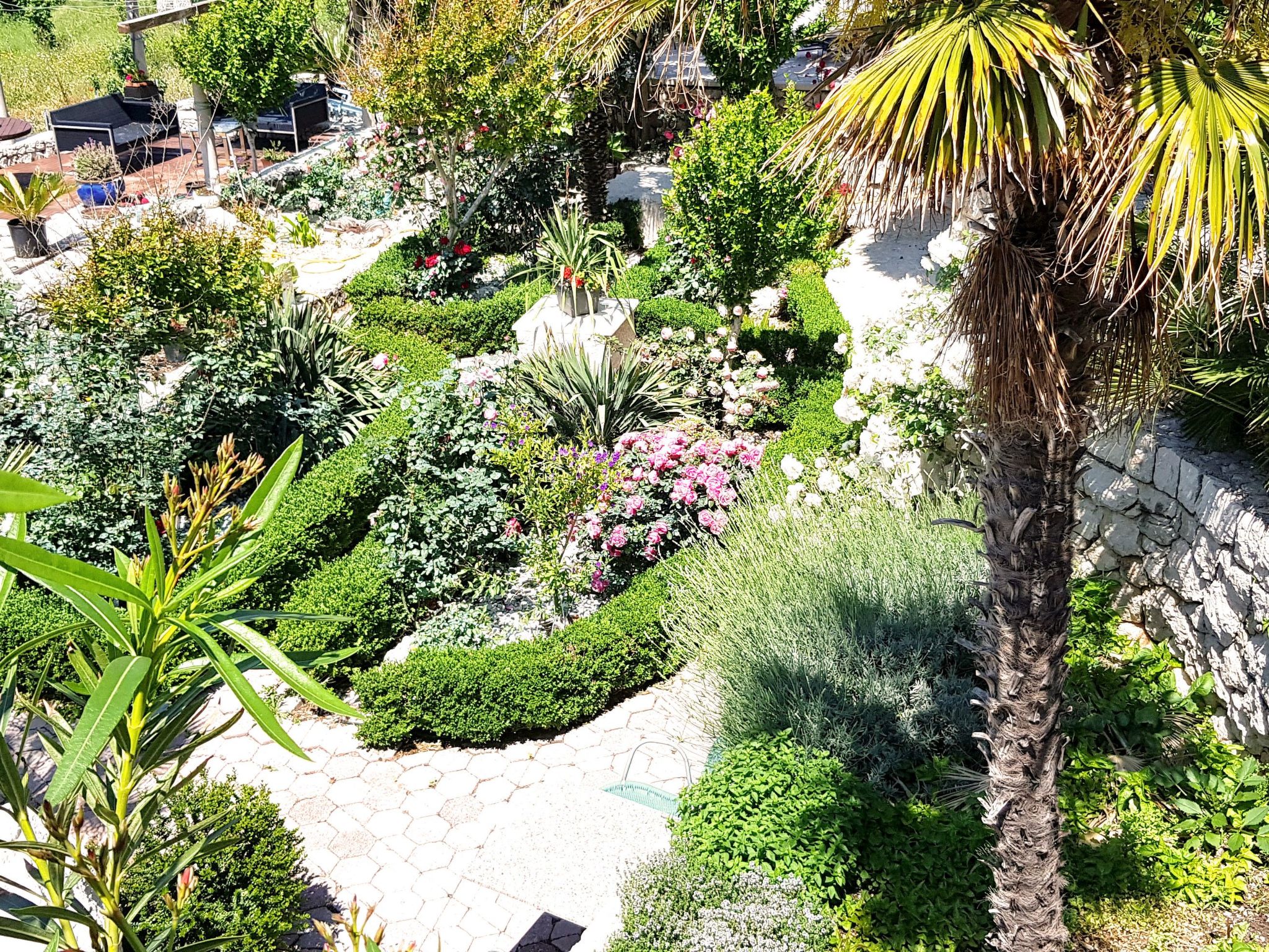 Wohnung in Drašnice mit Schönem Garten-Dedans