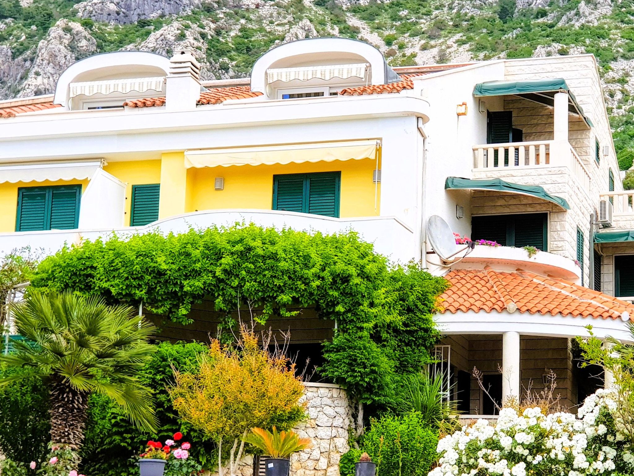 Wohnung in Drašnice mit Schönem Garten-Dedans