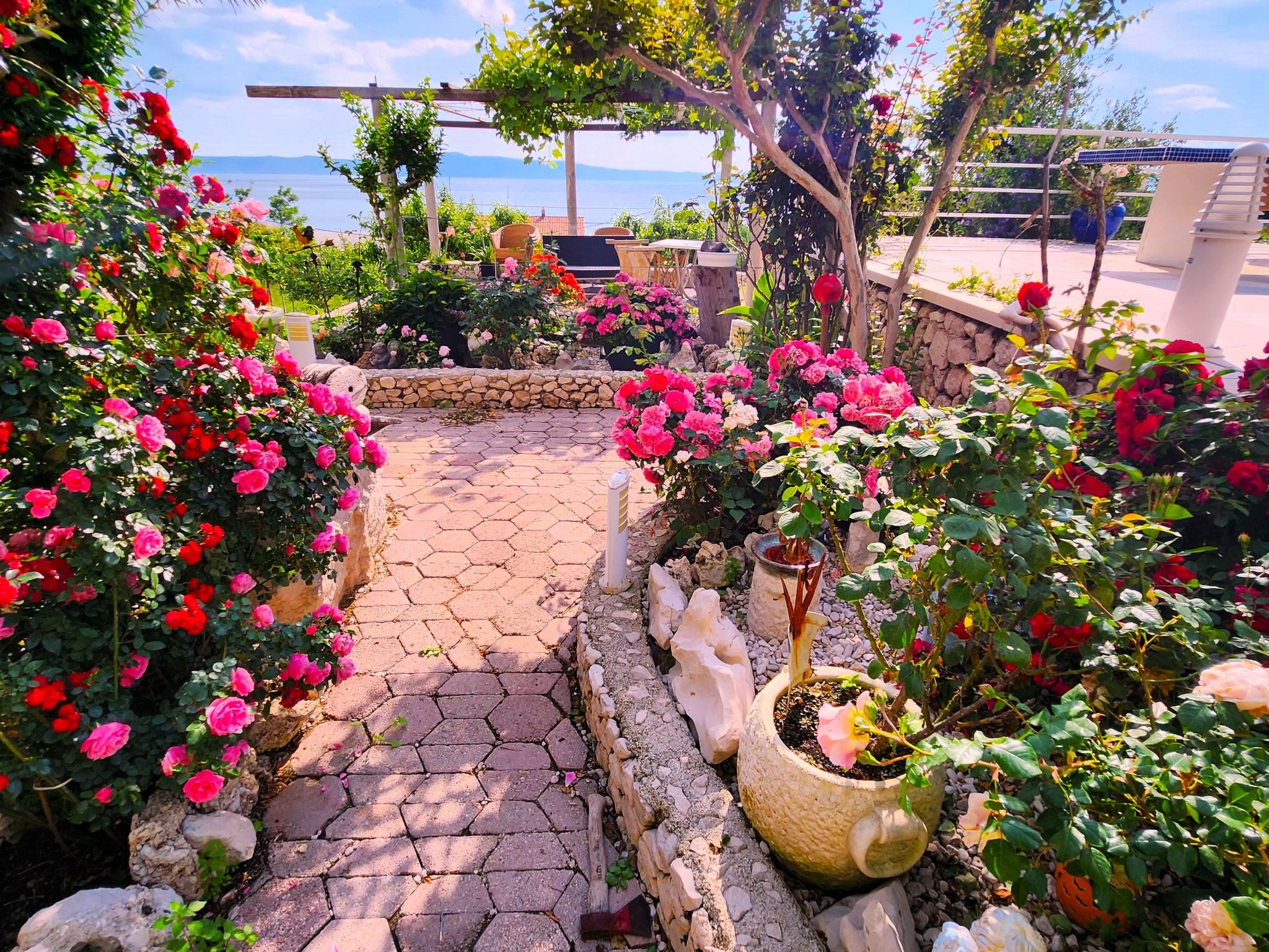 Wohnung in Drašnice mit Schönem Garten-Dedans
