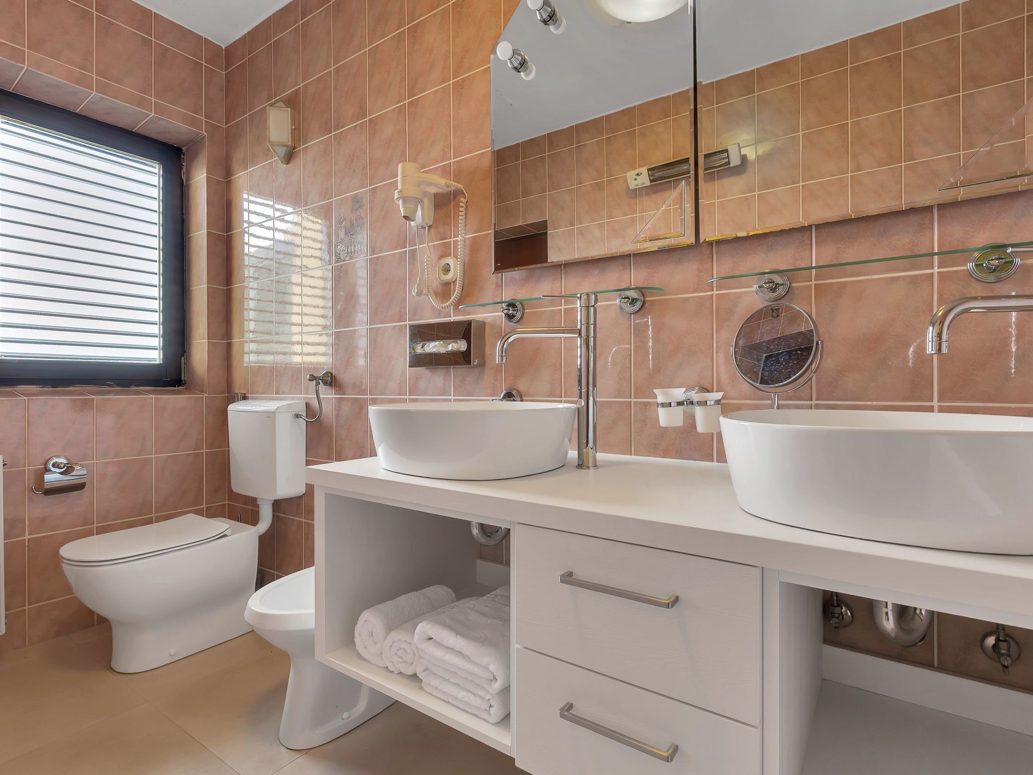 Tolle Wohnung in Drašnice mit Schönem Garten-Dedans