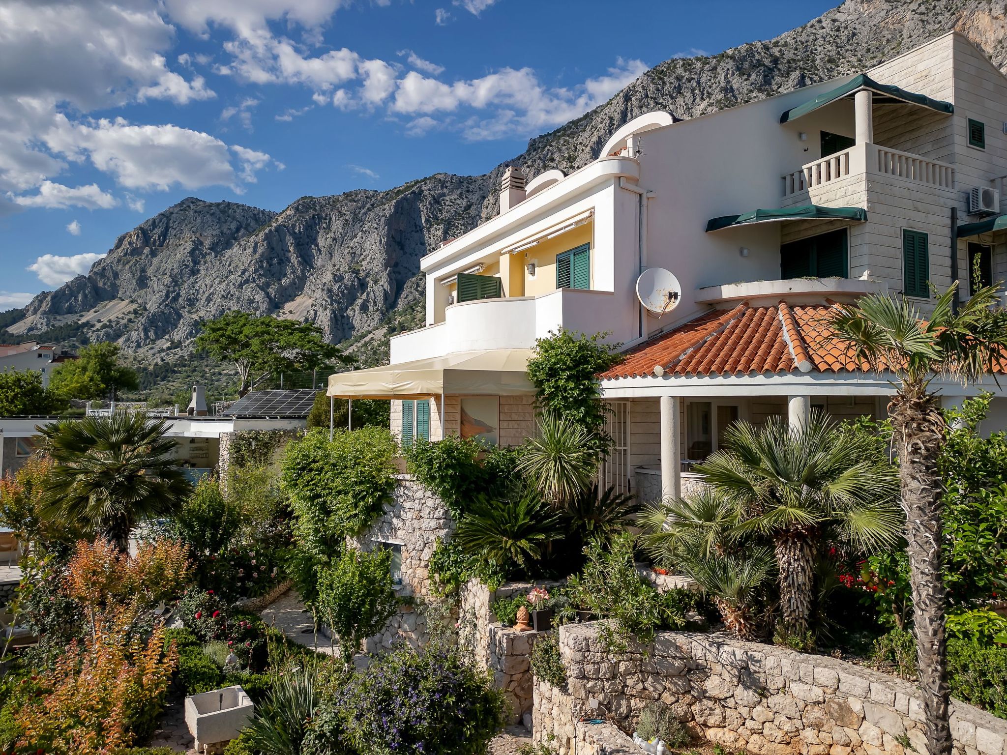 Tolle Wohnung in Drašnice mit Schönem Garten-Dedans