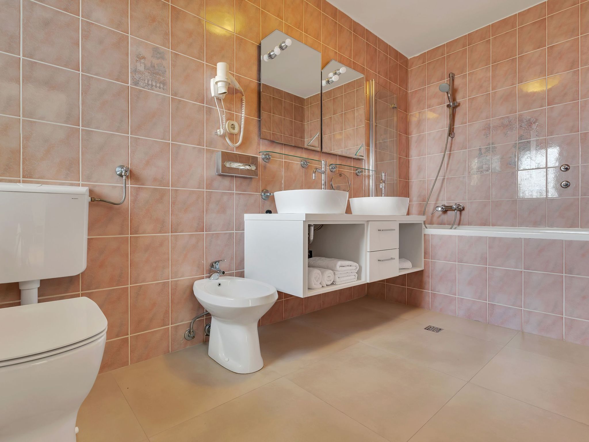 Tolle Wohnung in Drašnice mit Schönem Garten-Dedans