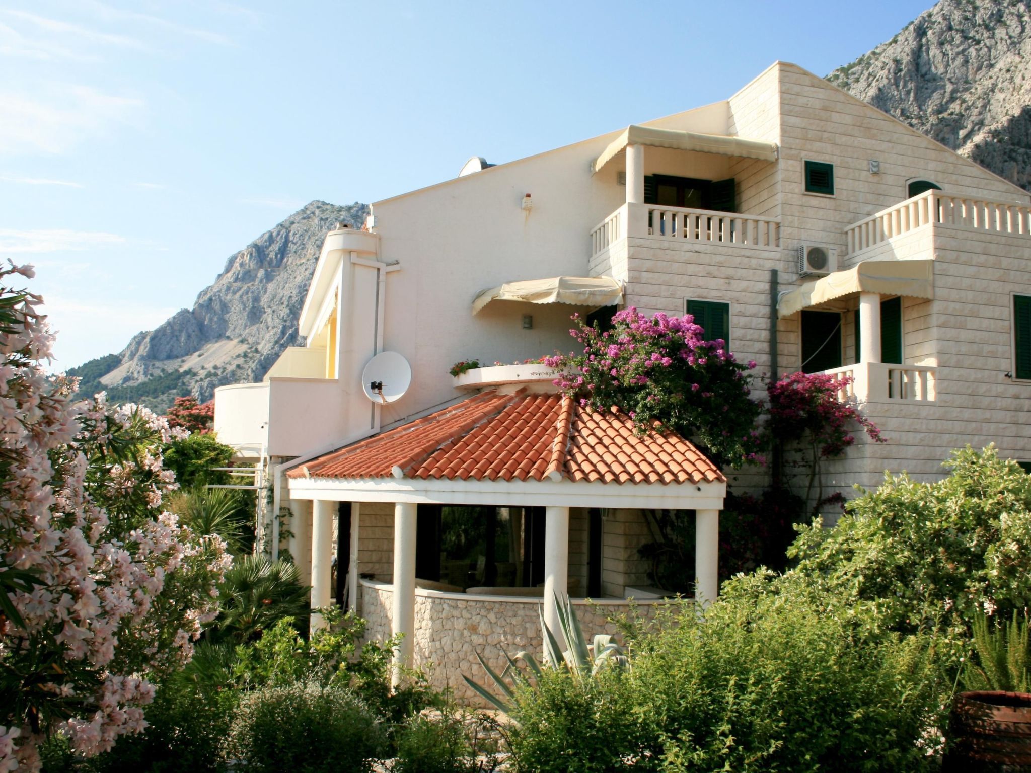 Tolle Wohnung in Drašnice mit Schönem Garten-Dedans