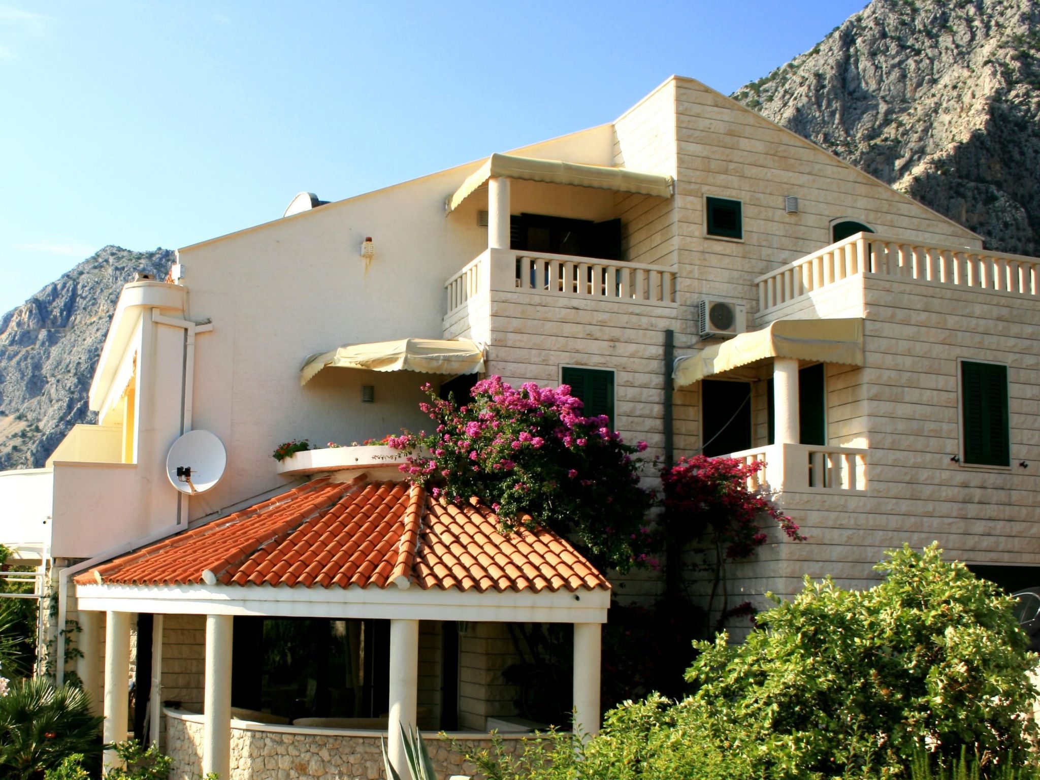 Tolle Wohnung in Drašnice mit Schönem Garten-Dedans