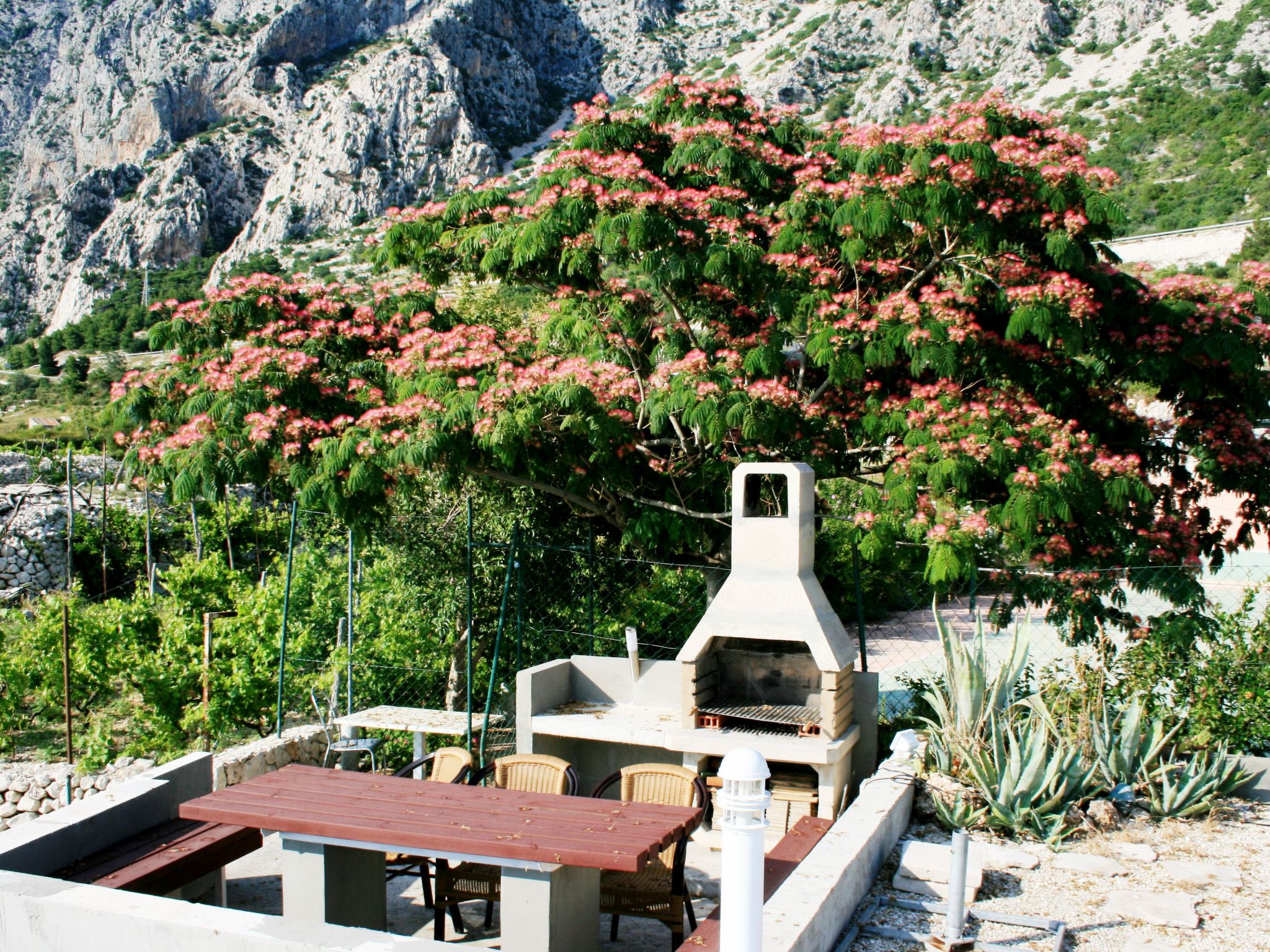 Tolle Wohnung in Drašnice mit Schönem Garten-Dedans