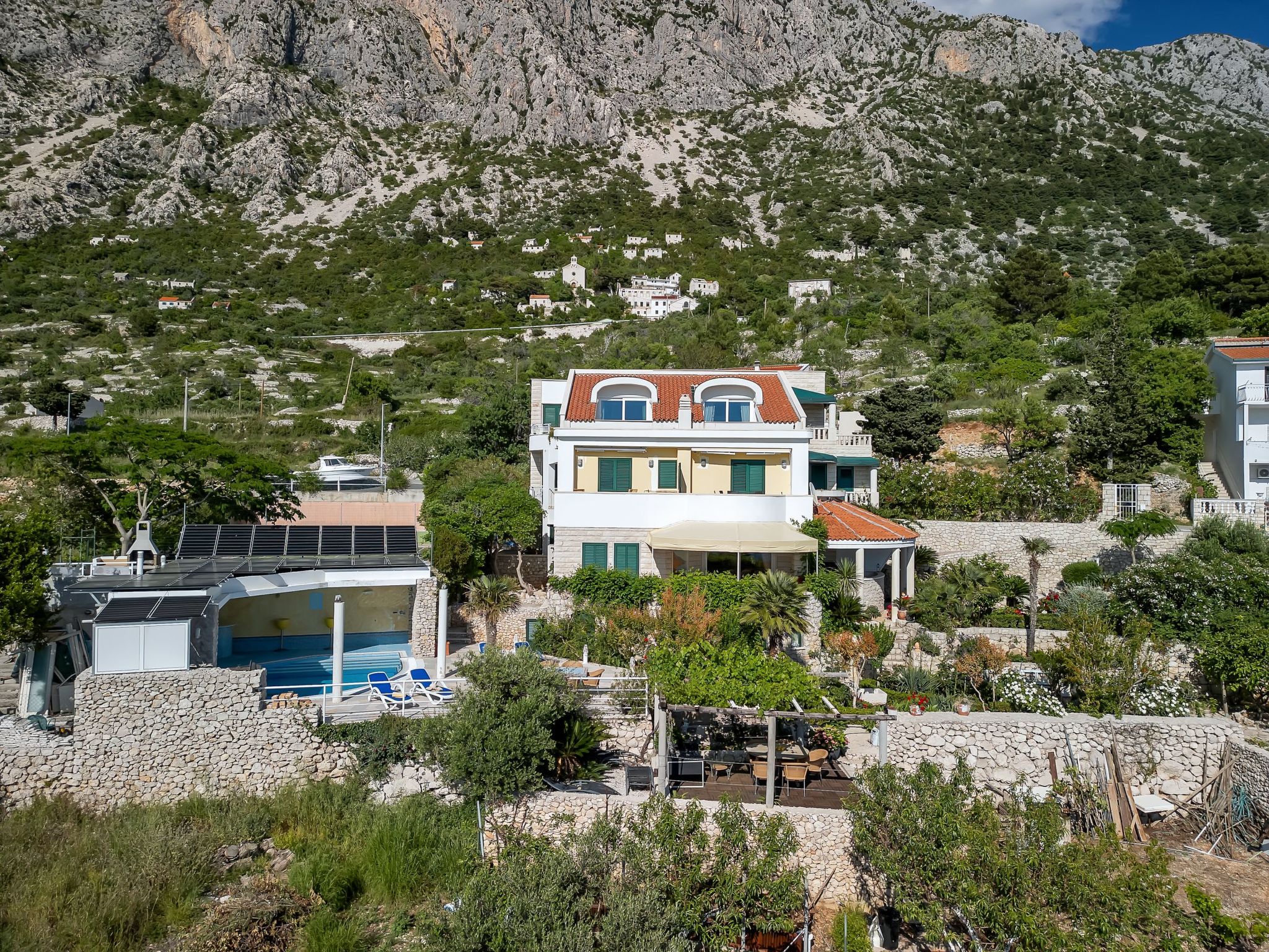 Tolle Wohnung in Drašnice mit Schönem Garten-Dedans