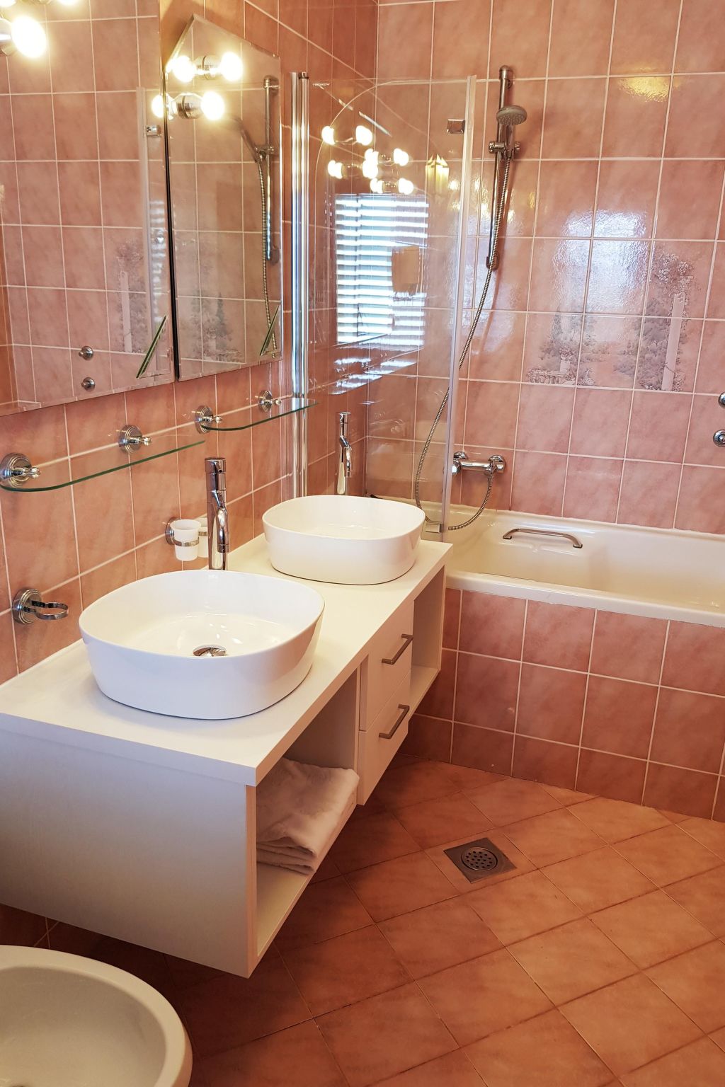 Tolle Wohnung in Drašnice mit Schönem Garten-Dedans