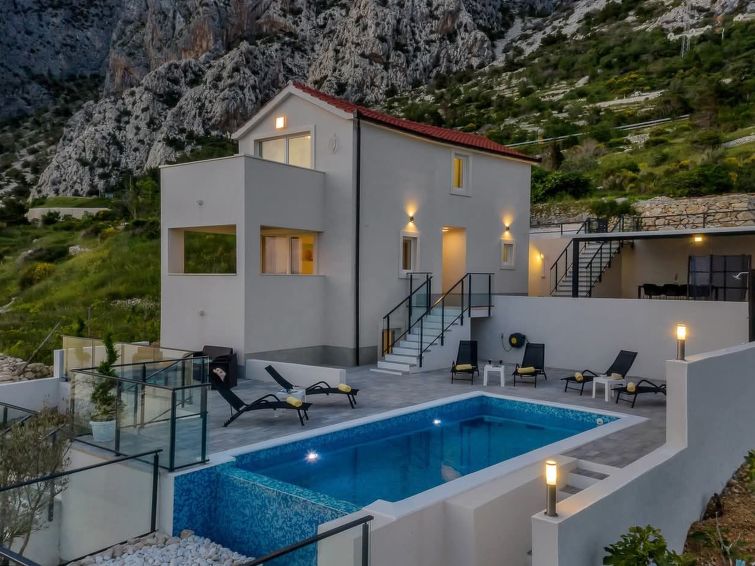 Bergzicht en luxe: Vakantiehuis met privézwembad in Drašnice in Drašnice