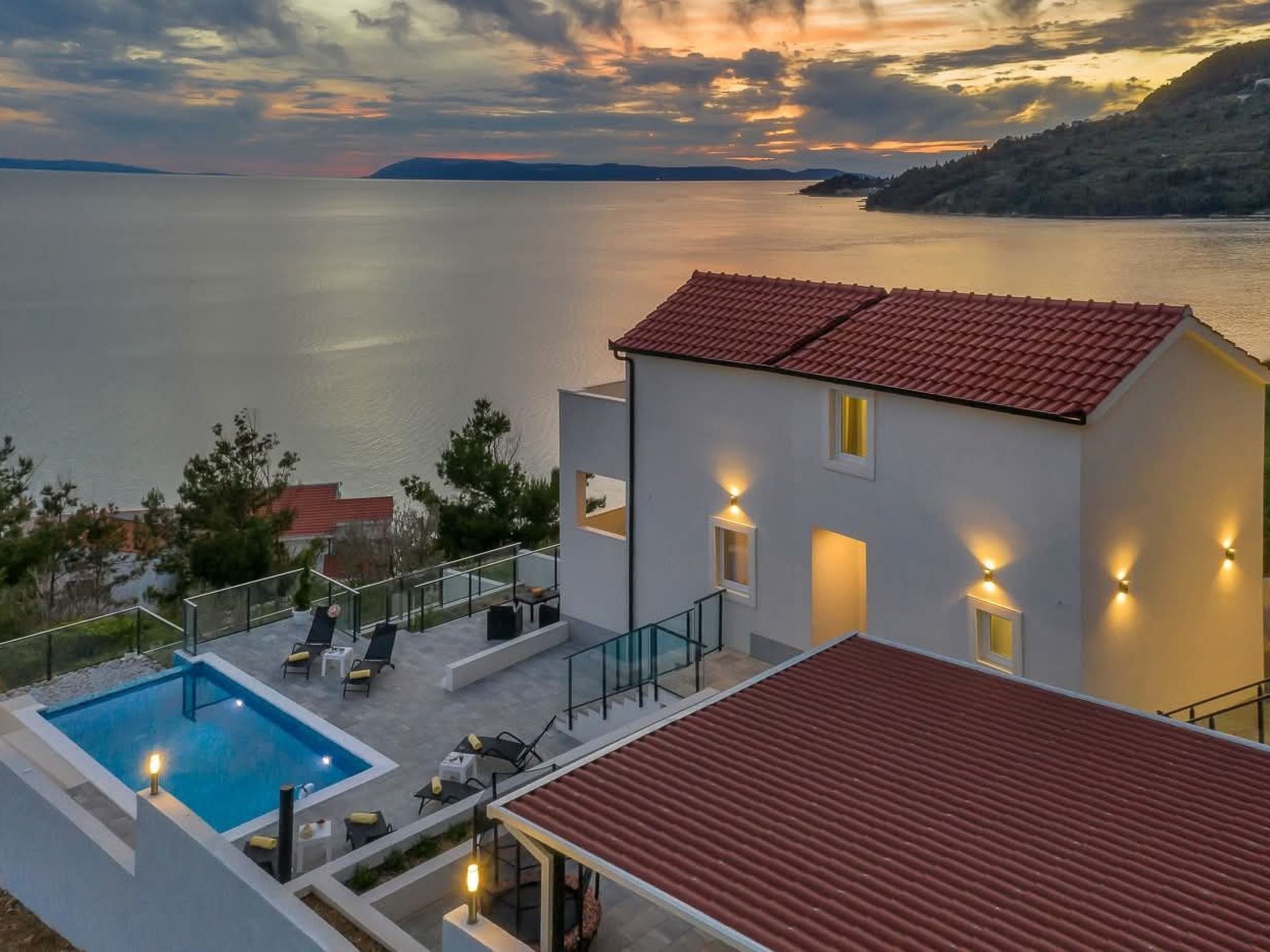 „Villa No Stress“ mit Infinity-Pool-Binnen