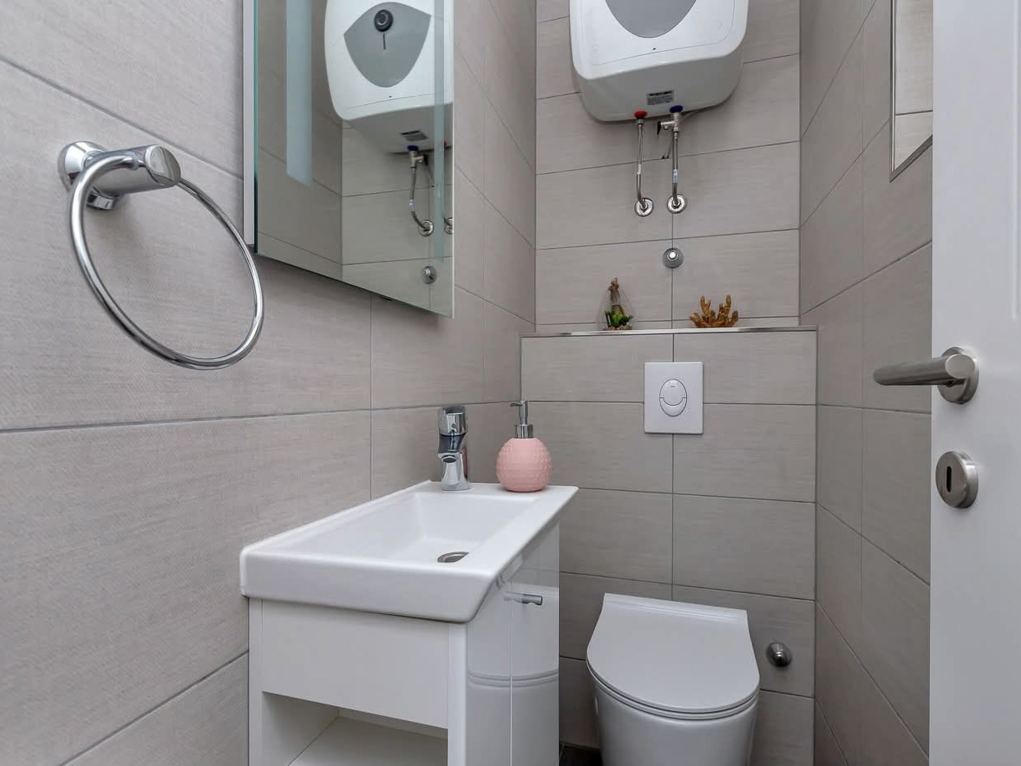 „Villa No Stress“ mit Infinity-Pool-Binnen