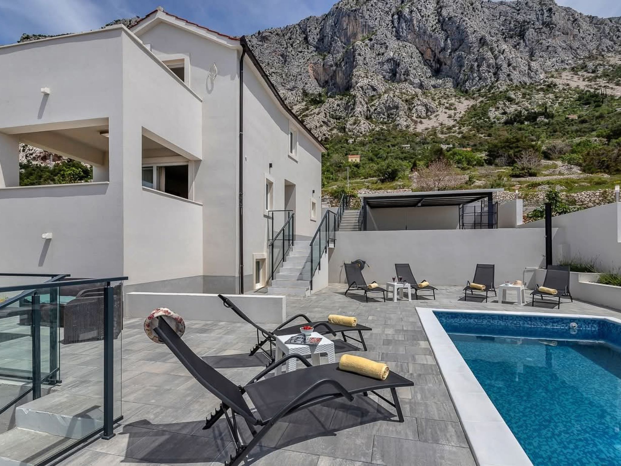 „Villa No Stress“ mit Infinity-Pool-Binnen