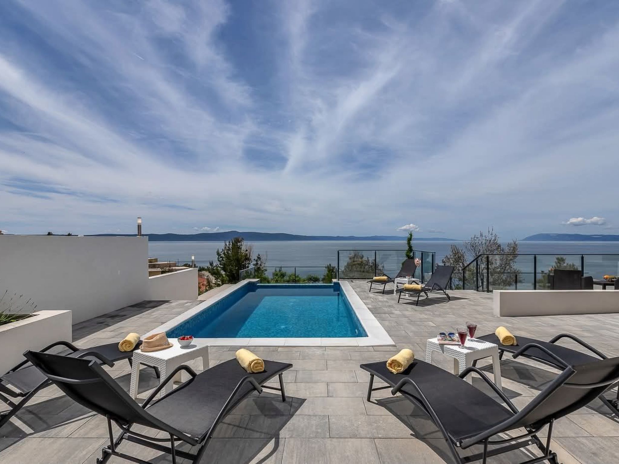 „Villa No Stress“ mit Infinity-Pool-Binnen