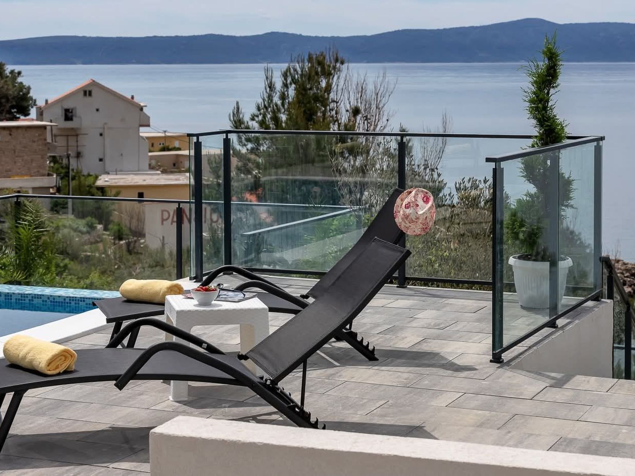 „Villa No Stress“ mit Infinity-Pool