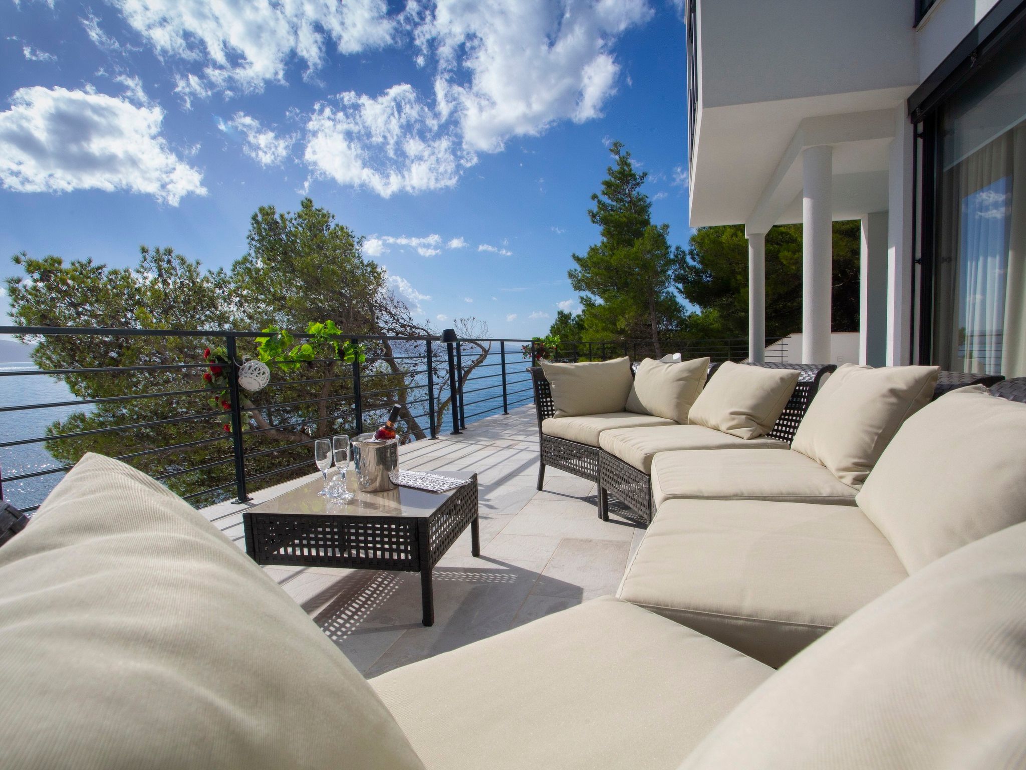 Villa Puntien am Meer mit privatem Pool-Image-tags.info