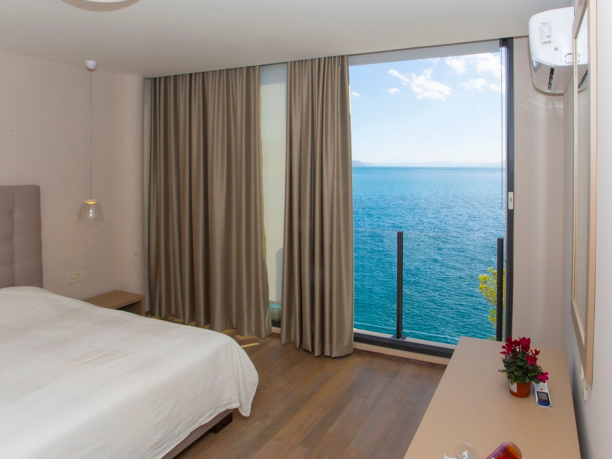 Villa Puntien am Meer mit privatem Pool-Image-tags.info